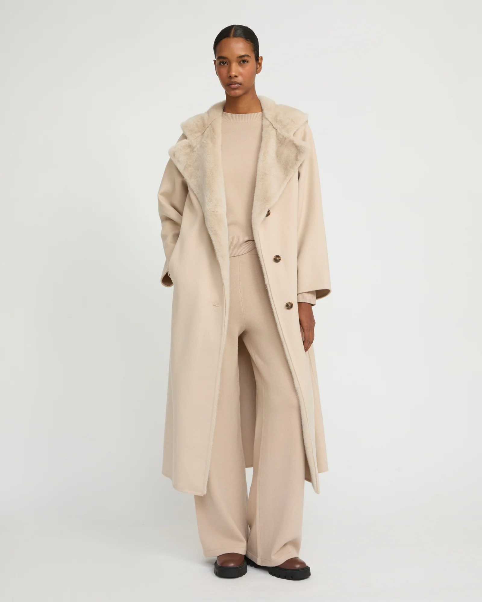 Manteau long en lainage cachemire et fourrure de vison - Image 3