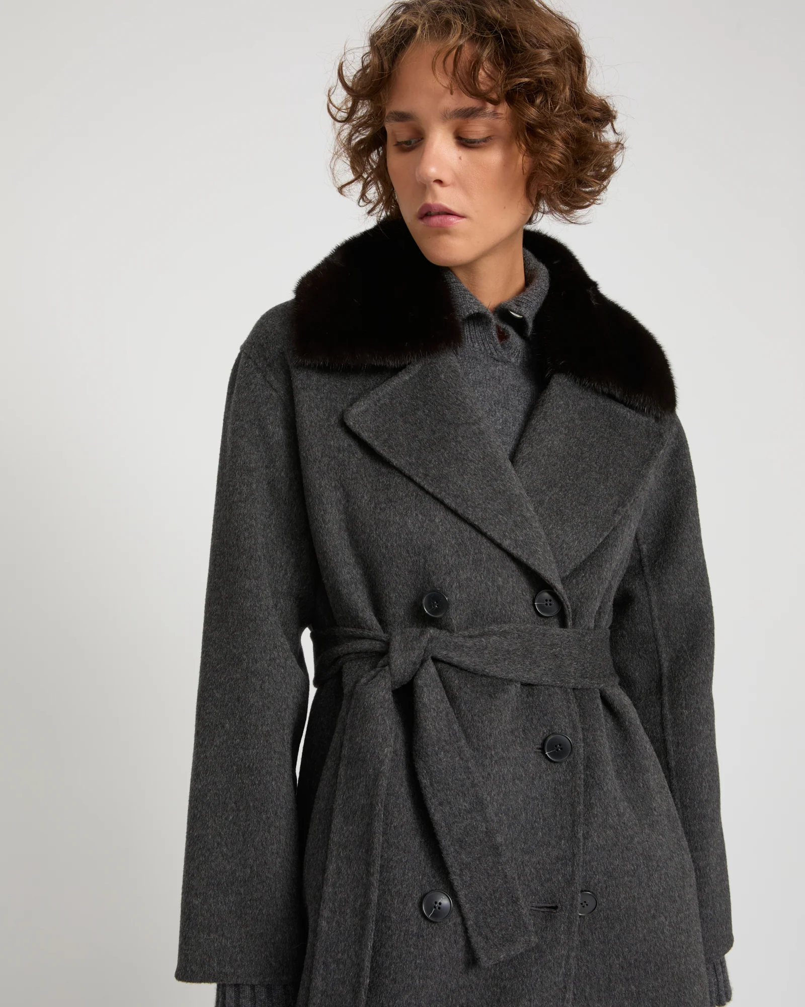 Manteau long en lainage cachemire et fourrure de vison - Image 2