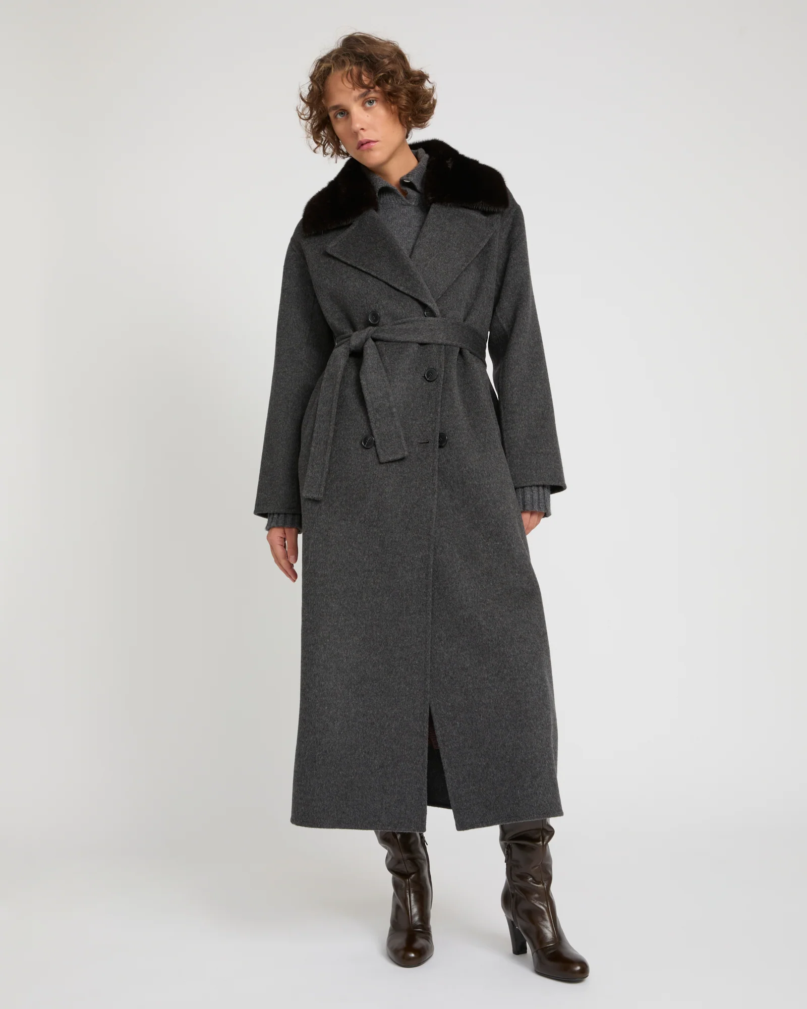 Manteau long en lainage cachemire et fourrure de vison - Image 3