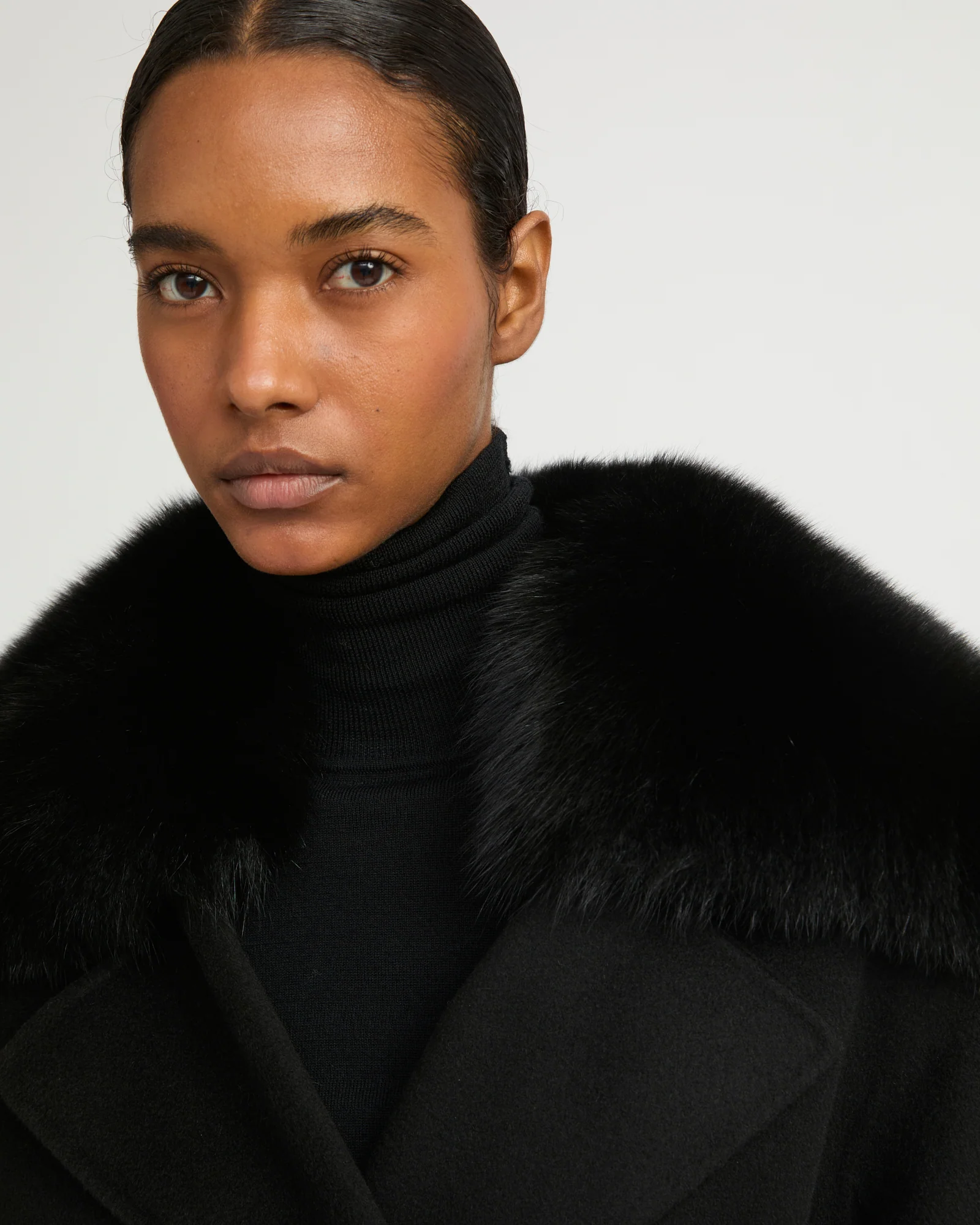 Manteau long en lainage cachemire et fourrure de renard - Image 4