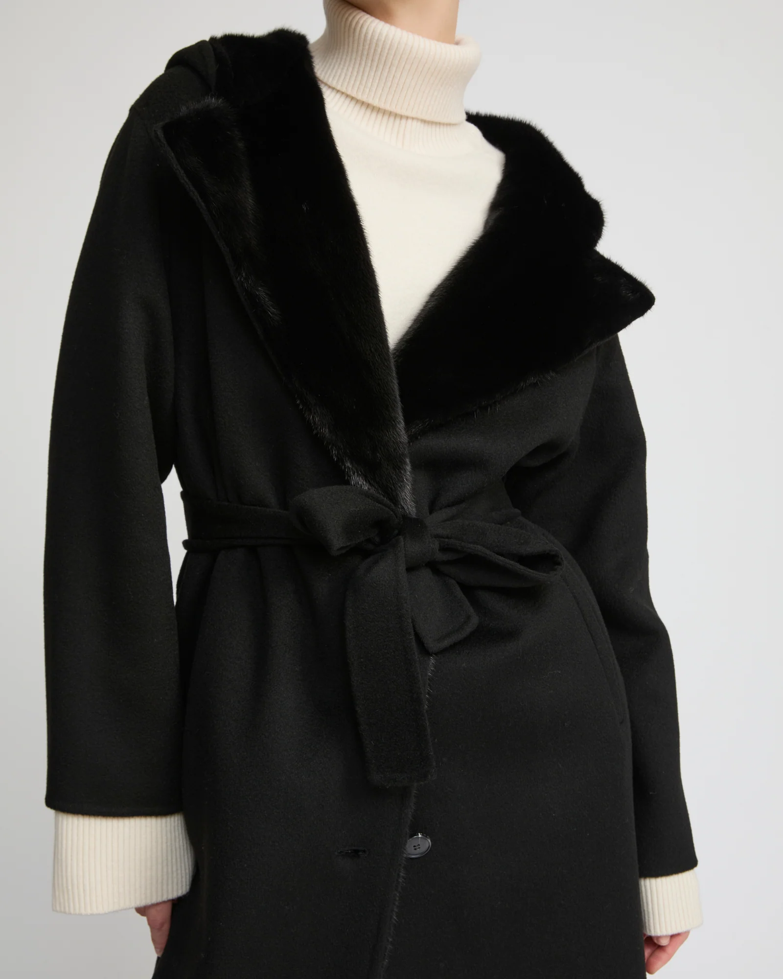 Manteau long en lainage cachemire double face et fourrure de vison - Image 4