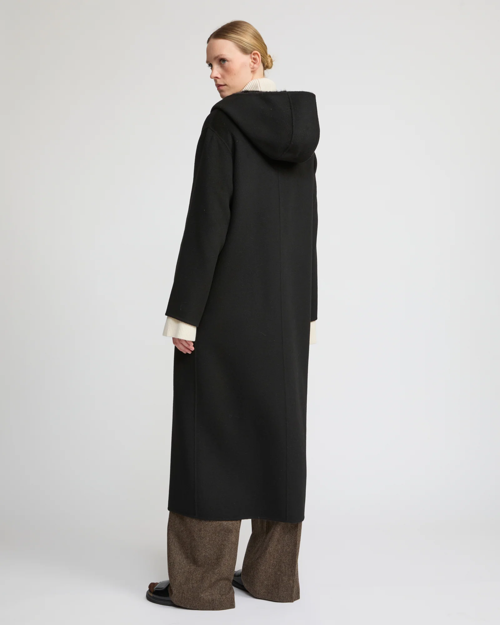 Manteau long en lainage cachemire double face et fourrure de vison - Image 6