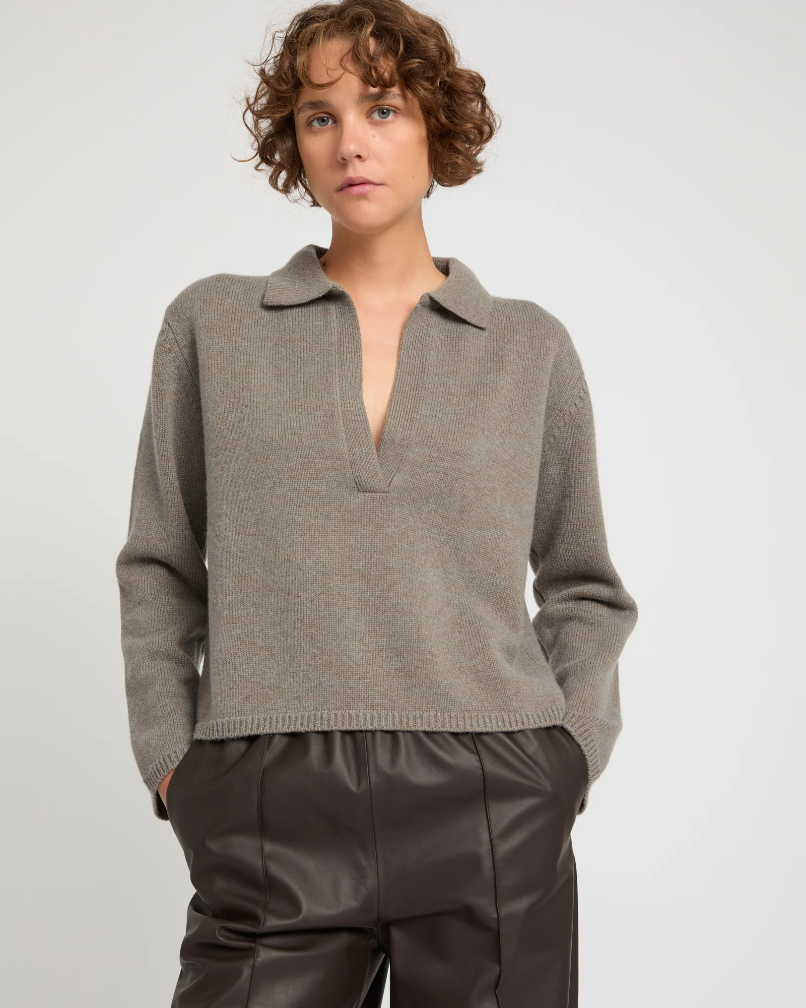 Pull à col V en laine et cachemire
