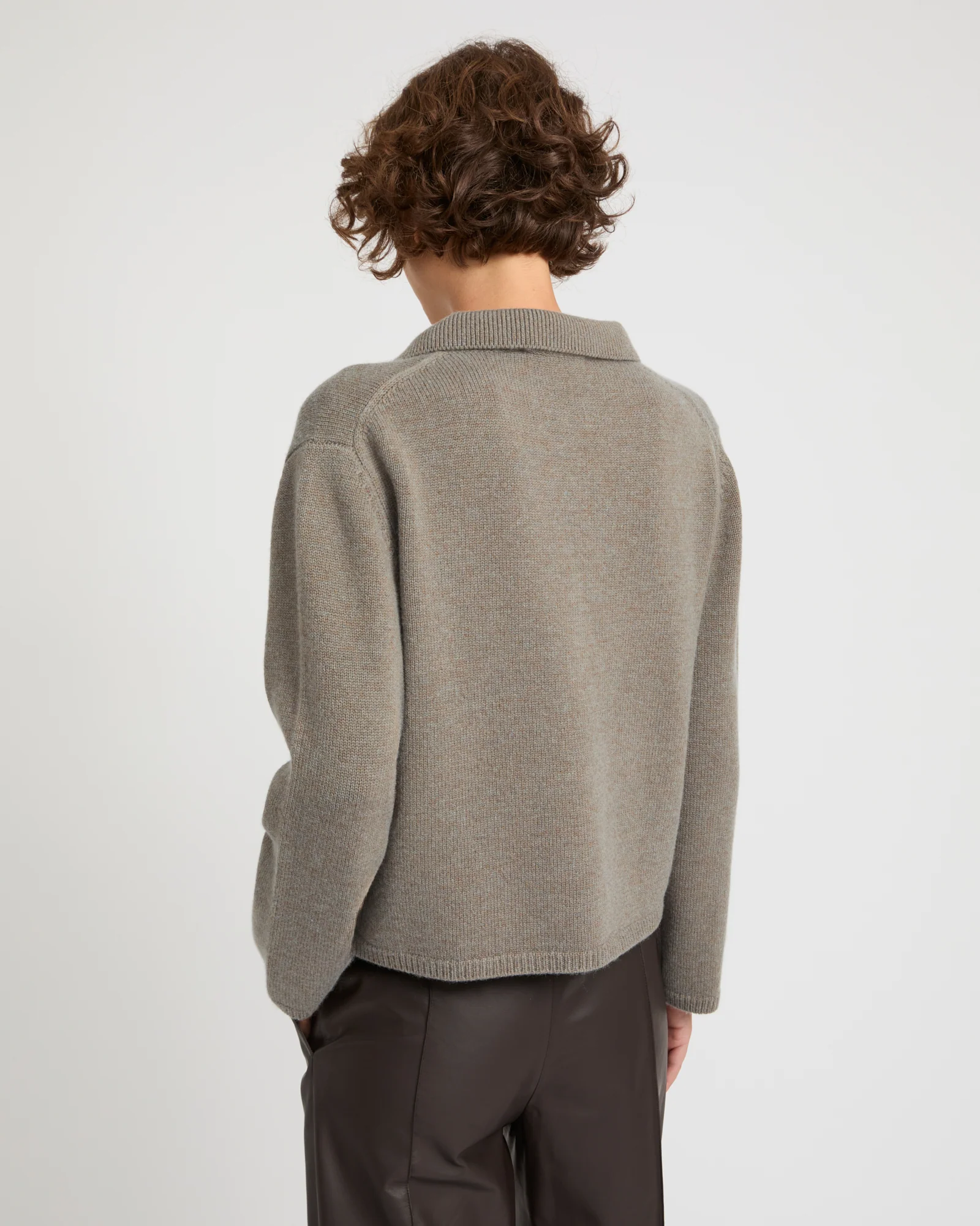 Pull à col V en laine et cachemire - Image 3
