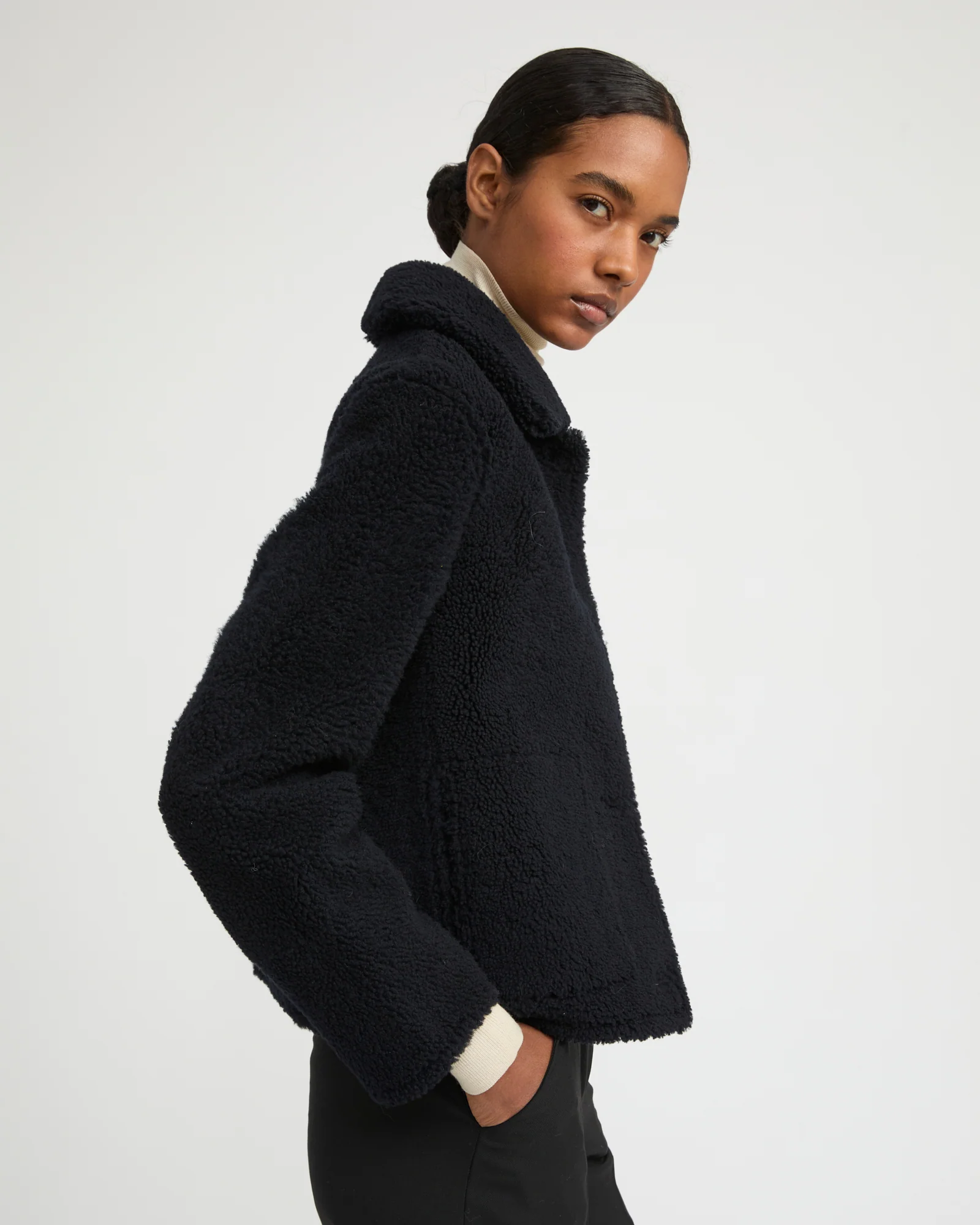 Veste courte boutonnée en agneau Mérinos - Image 2