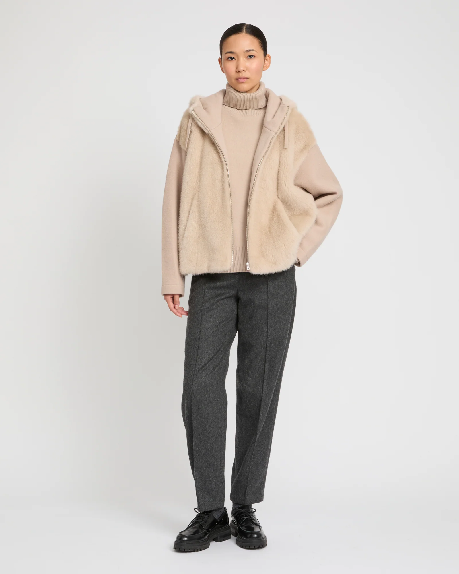 Veste à capuche en vison et tissu technique - Image 2
