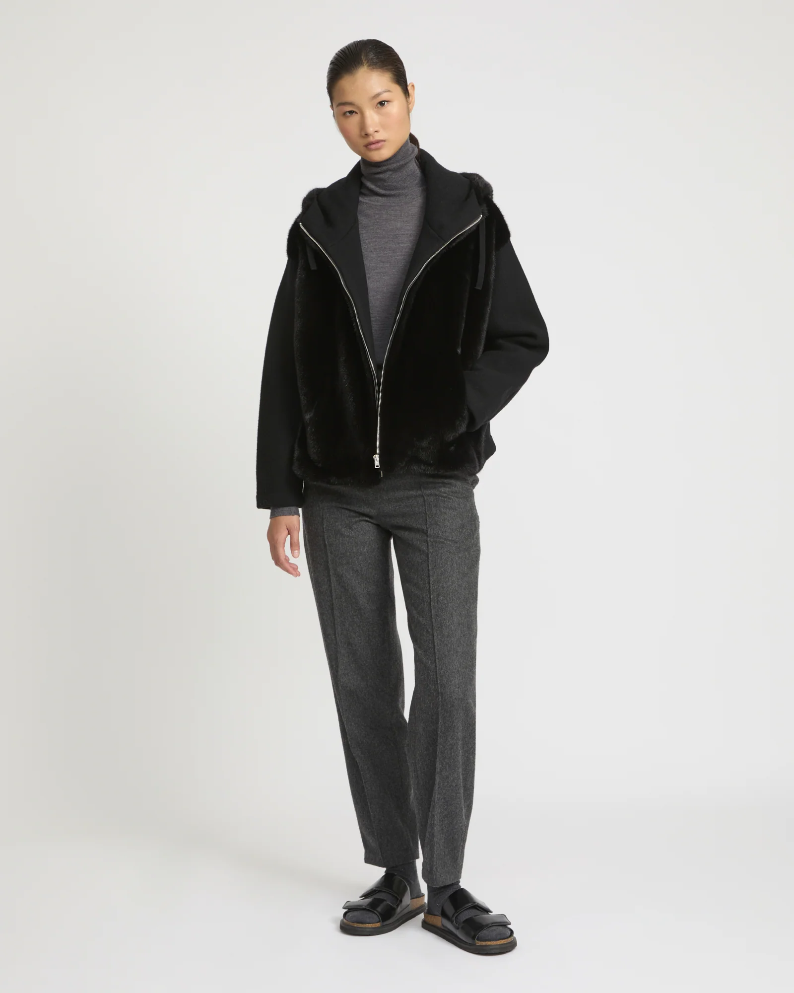Veste à capuche en vison et tissu technique - Image 2