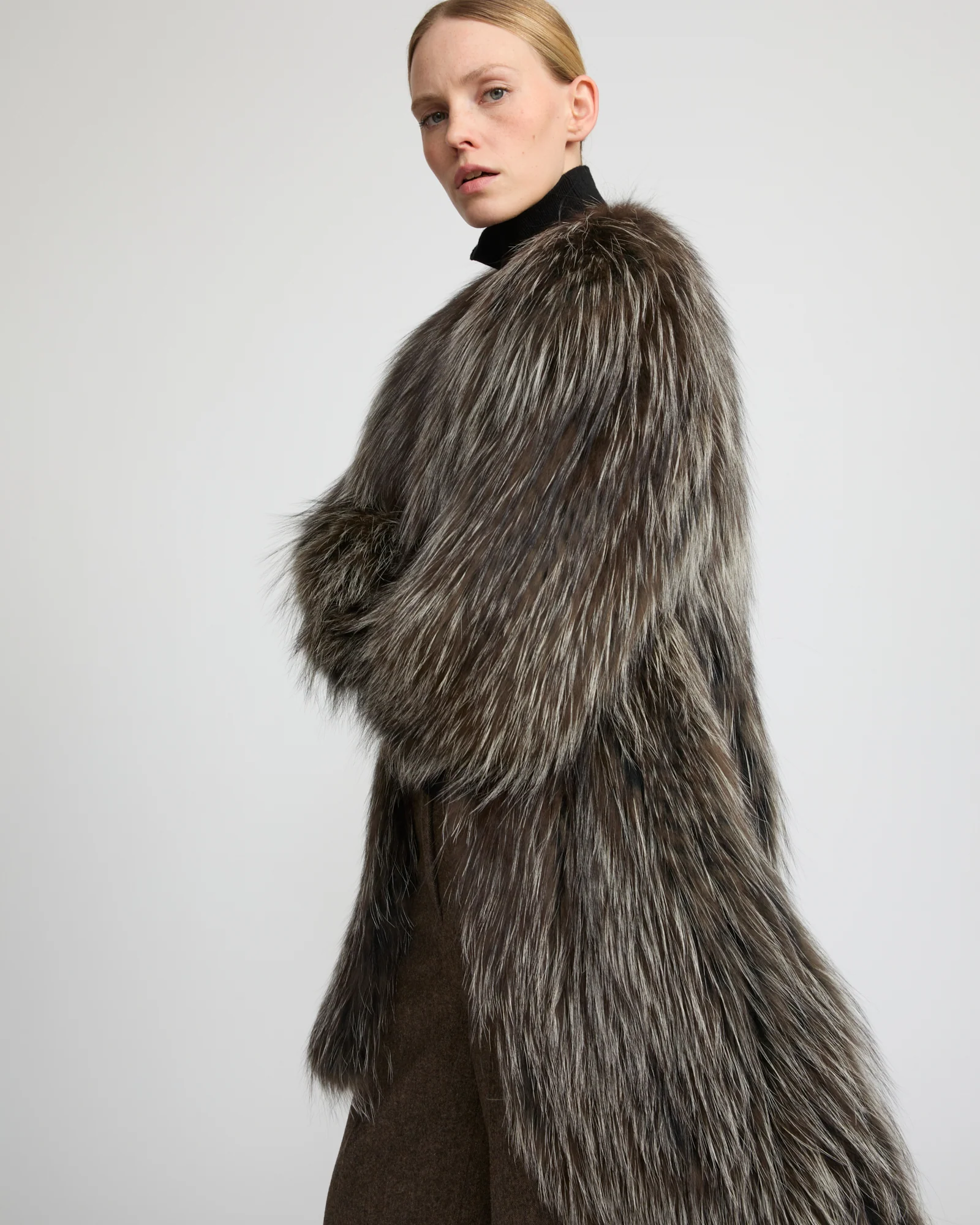 Veste longue en fourrure de renard tricoté
