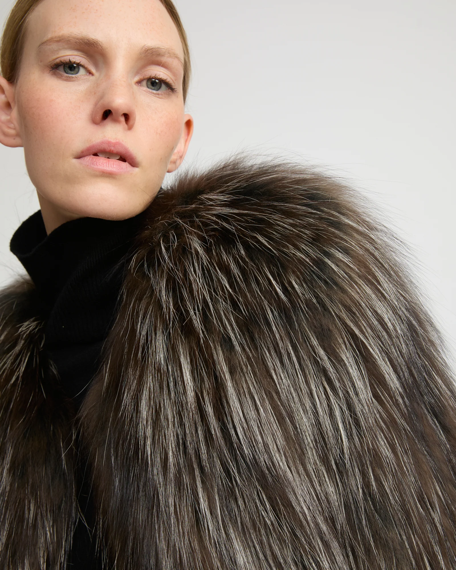 Veste longue en fourrure de renard tricoté - Image 3