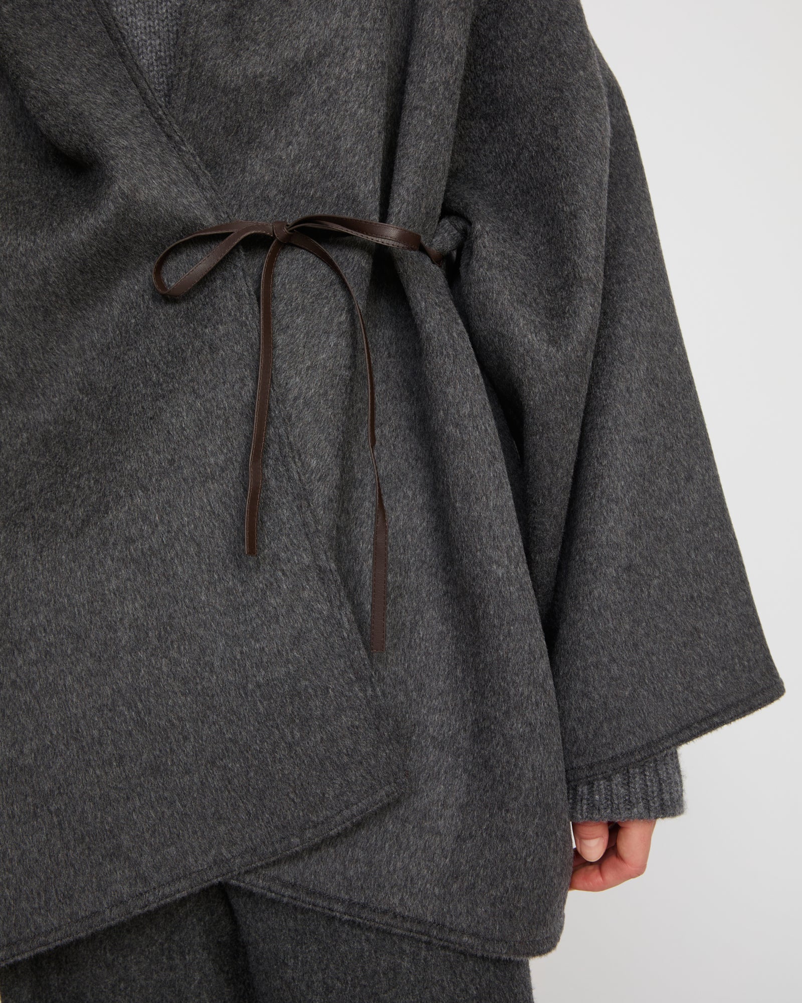 Manteau court oversize en lainage cachemire double face - Image 3