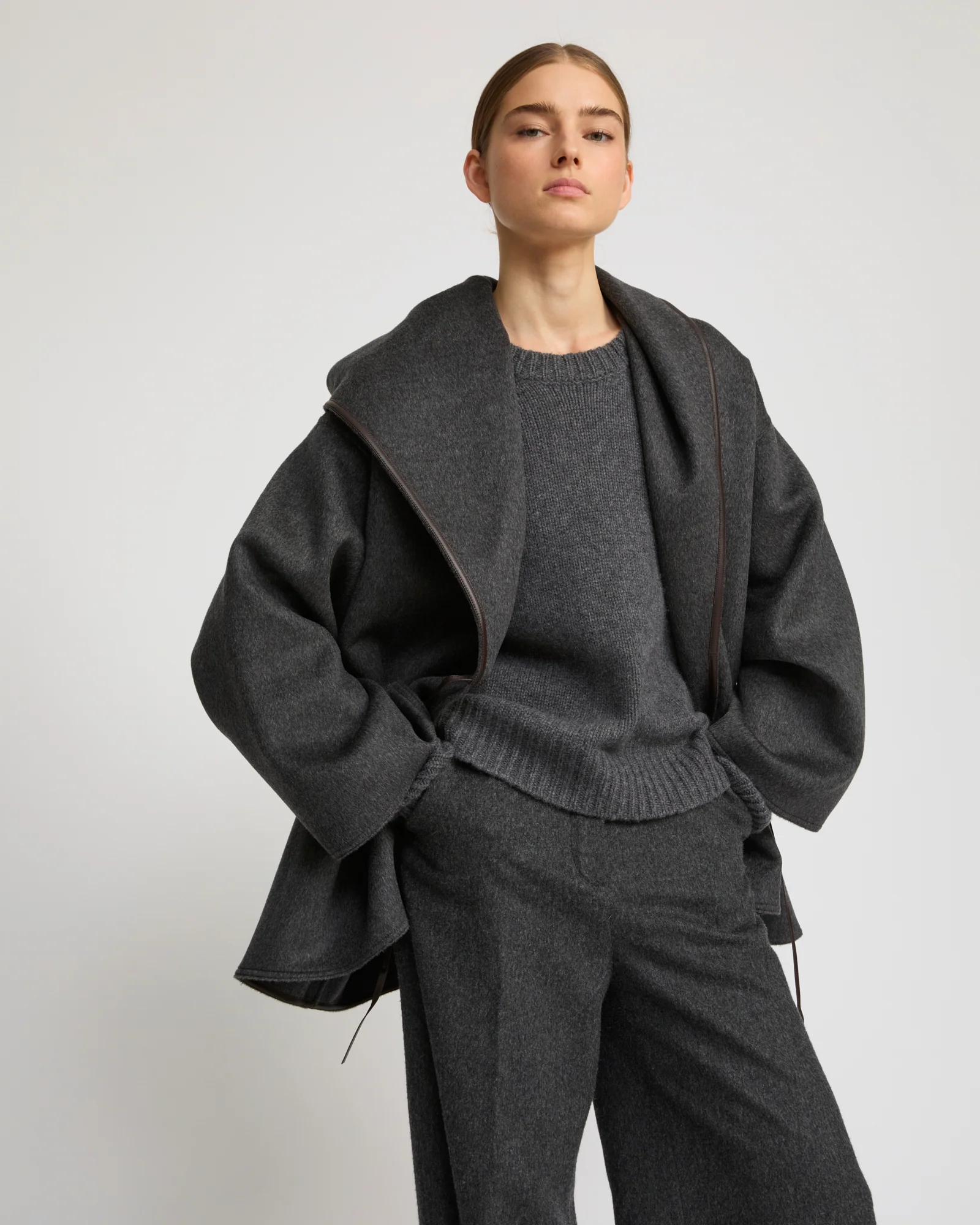 Manteau court oversize en lainage cachemire double face - Image 4