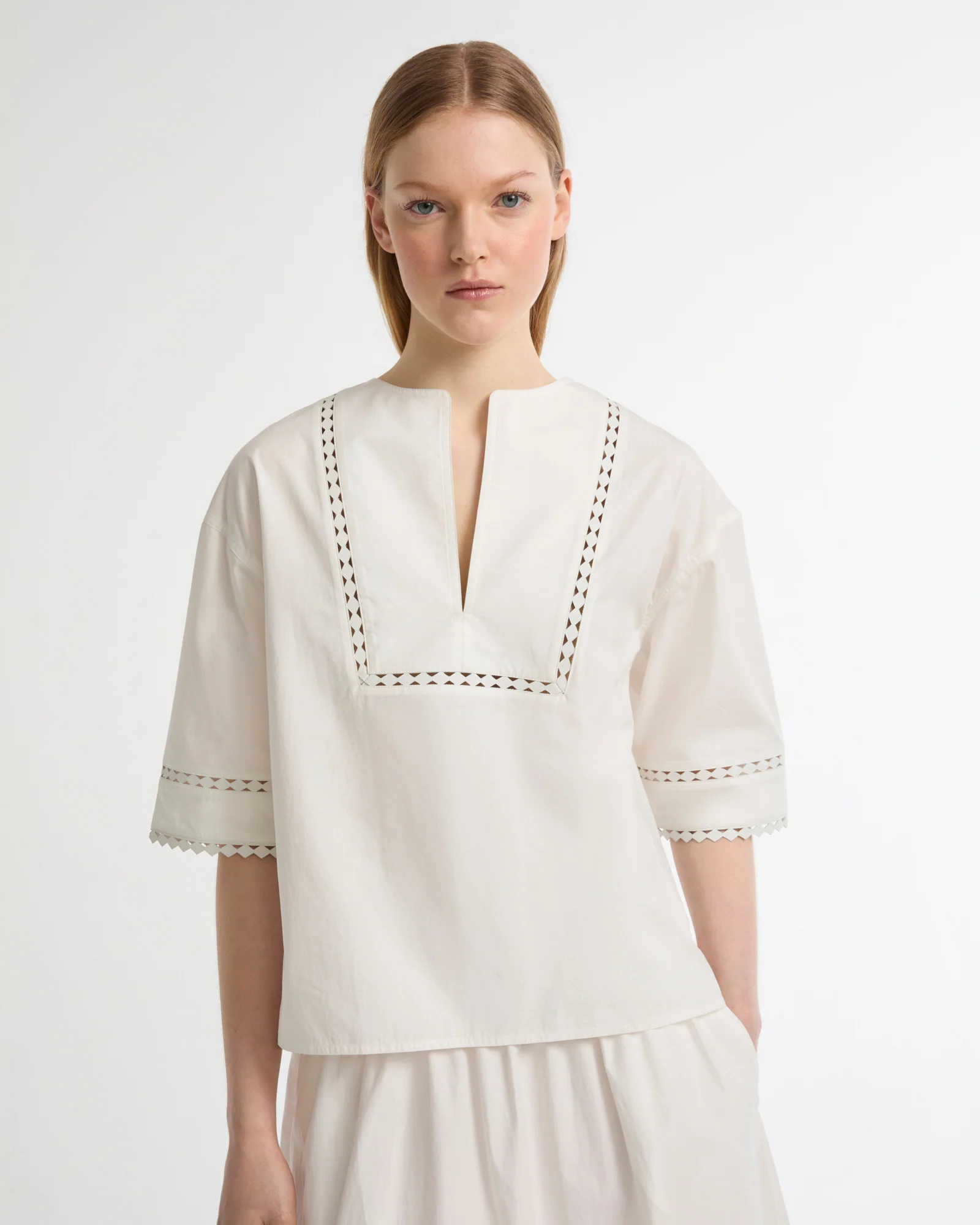 Blouse à manches courtes en popeline de coton et détails cuirs - Image 3