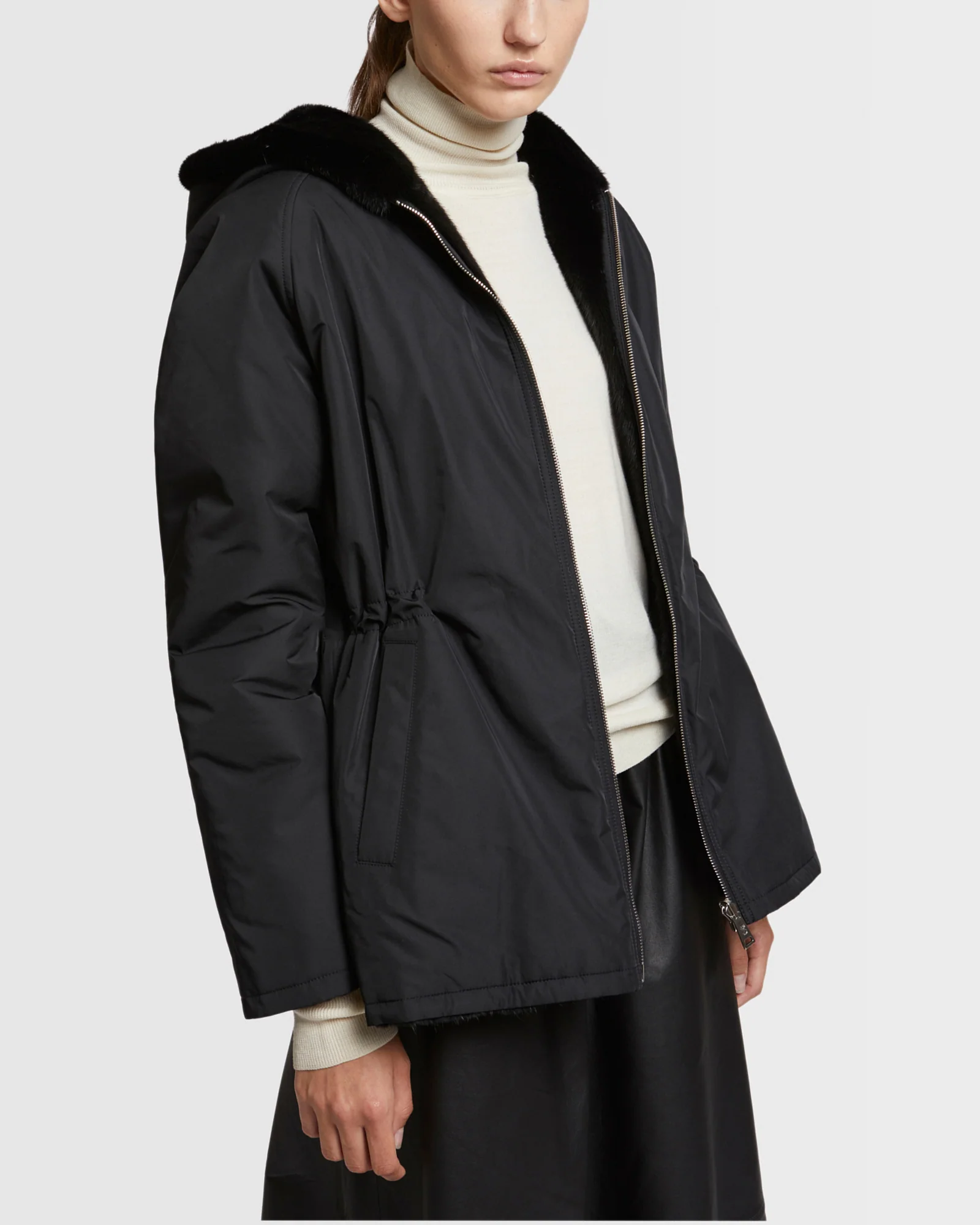 Parka à capuche en tissu technique réversible et fourrure de vison - Image 2