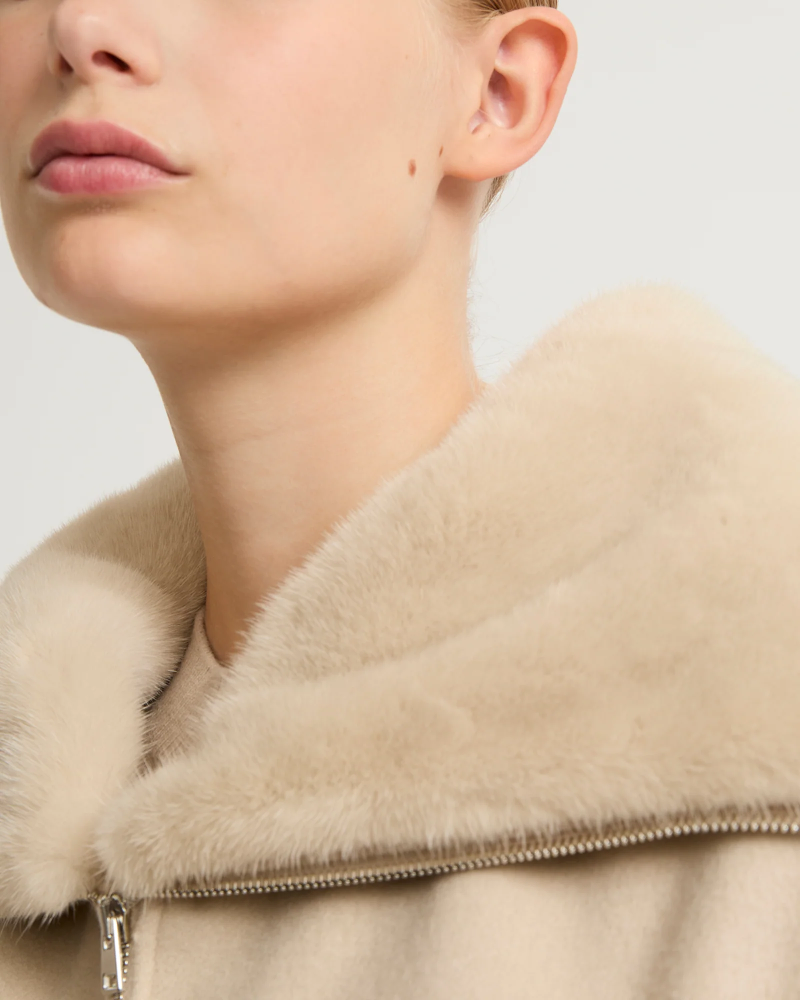 Blouson en lainage cachemire avec col en fourrure de vison - Image 3
