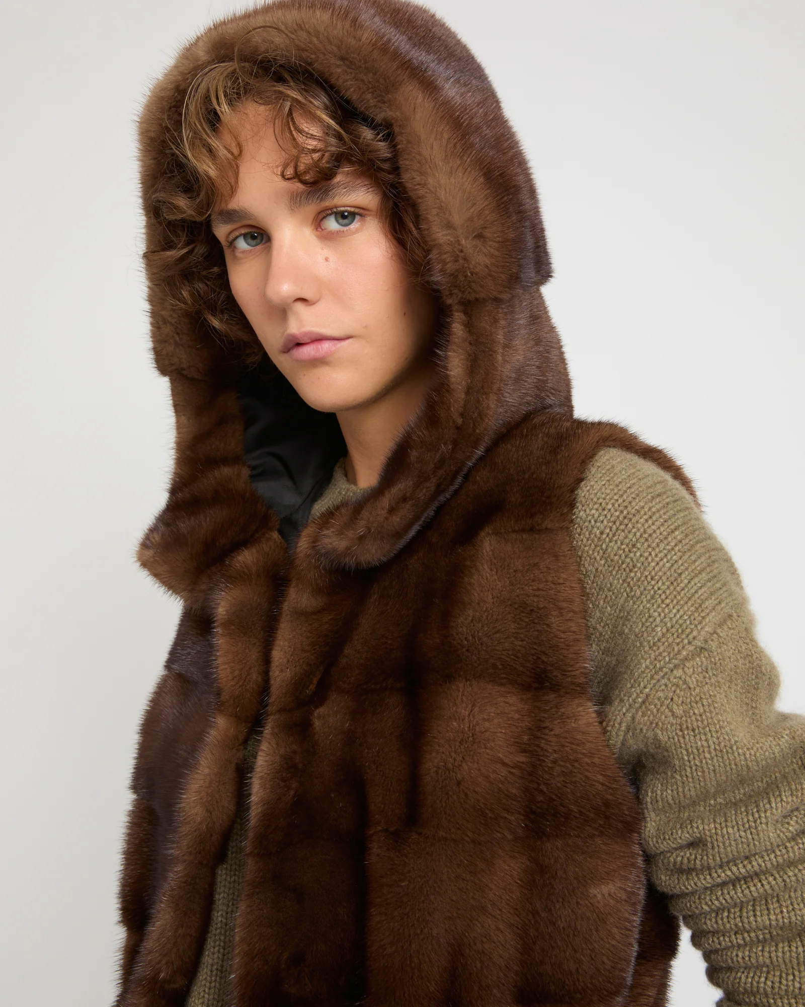 Gilet à capuche en fourrure de vison long poil - Image 3