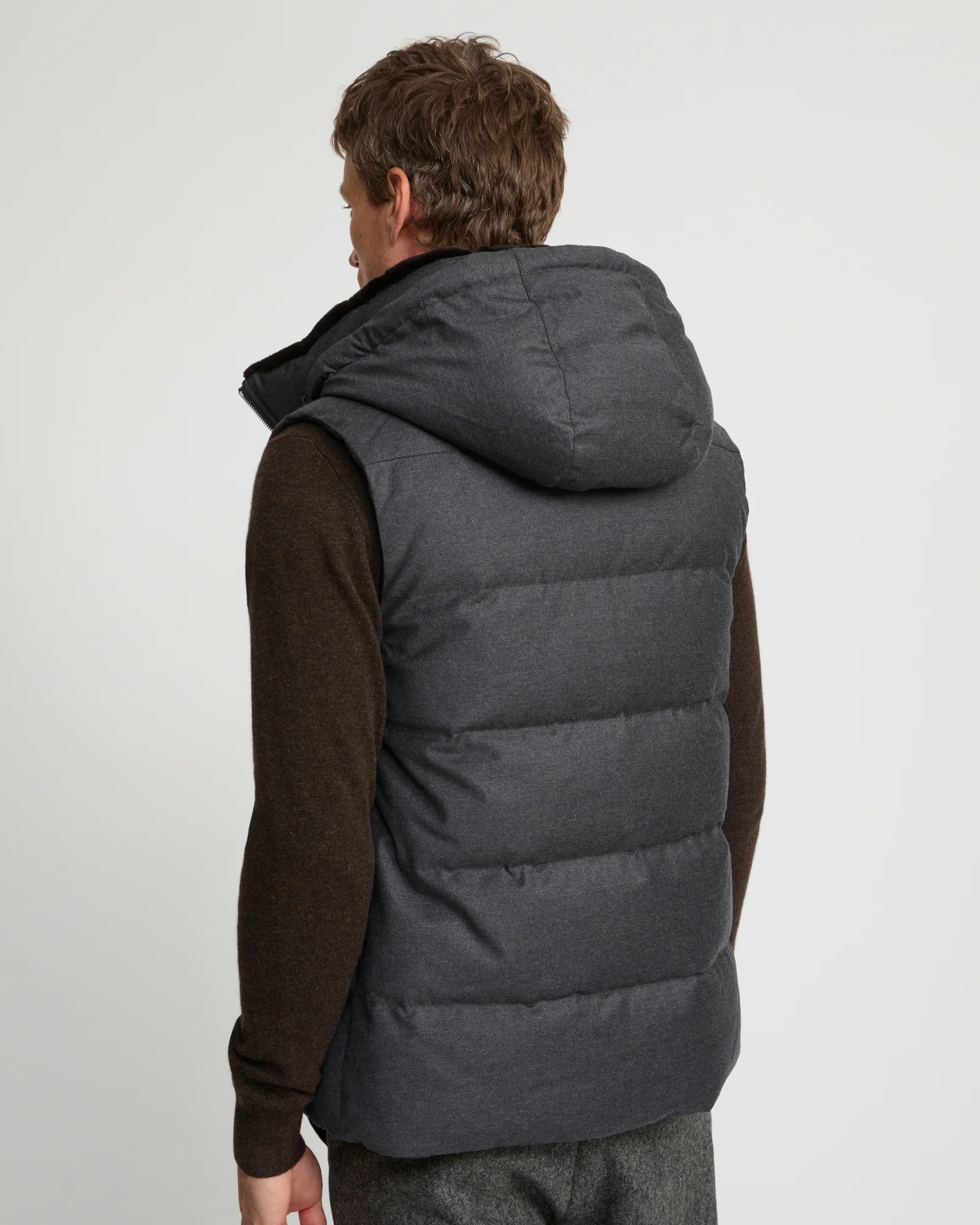 Gilet doudoune en tissu imperméable Loro Piana avec col en fourrure de vison - Image 4