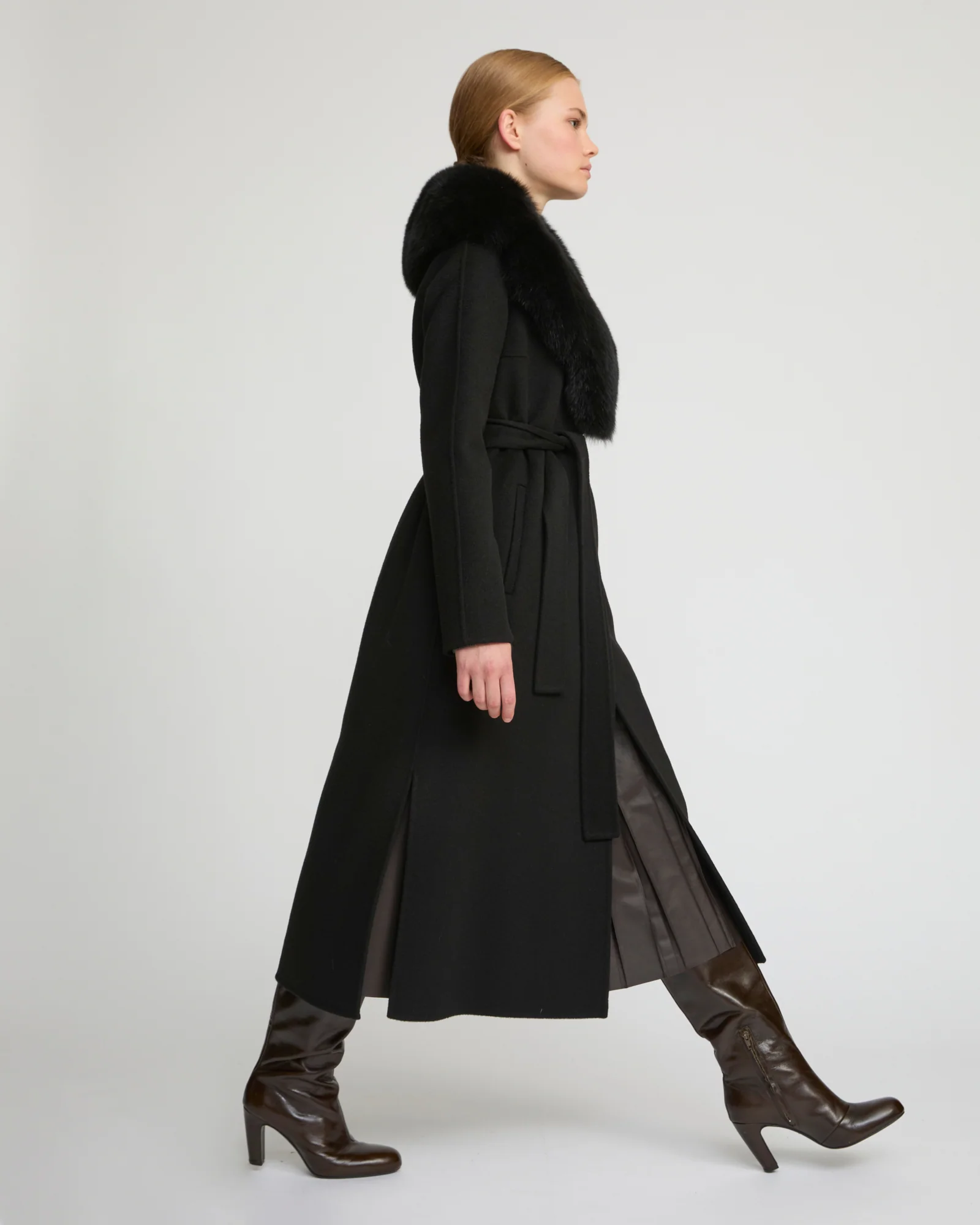 Manteau ceinturé en lainage cachemire avec col en fourrure de renard - Image 3