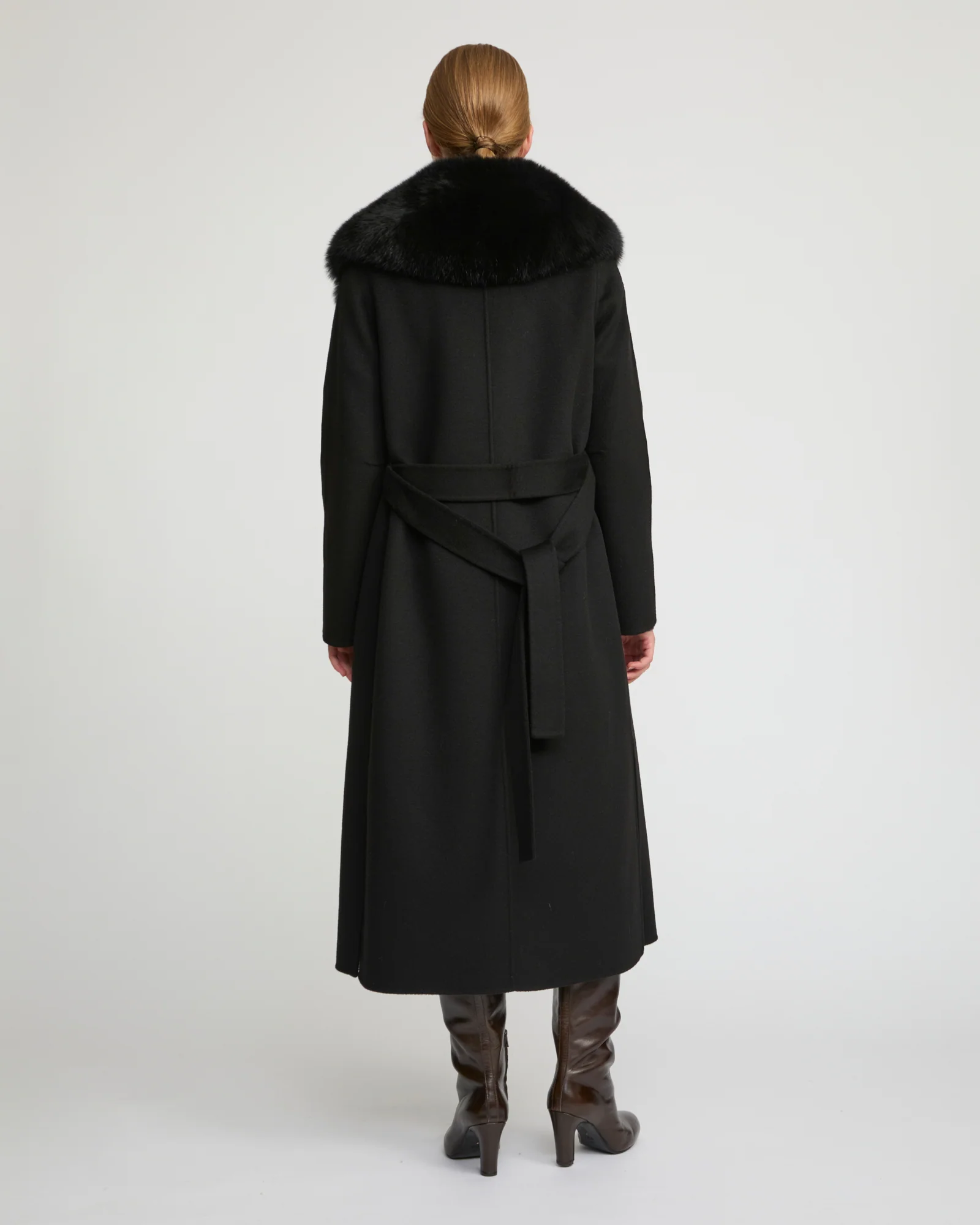 Manteau ceinturé en lainage cachemire avec col en fourrure de renard - Image 5