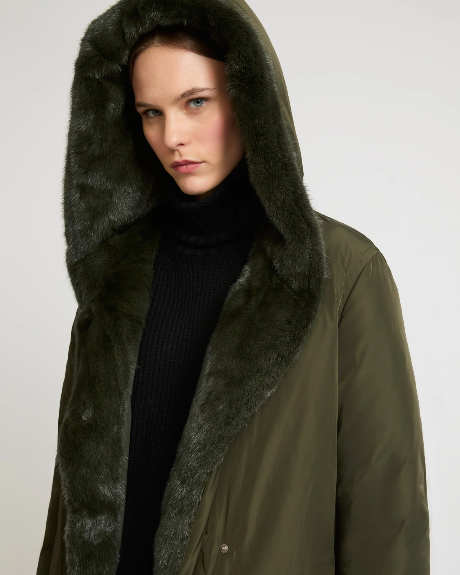 Manteau doudoune longue en tissu technique et fourrure de vison - Image 3