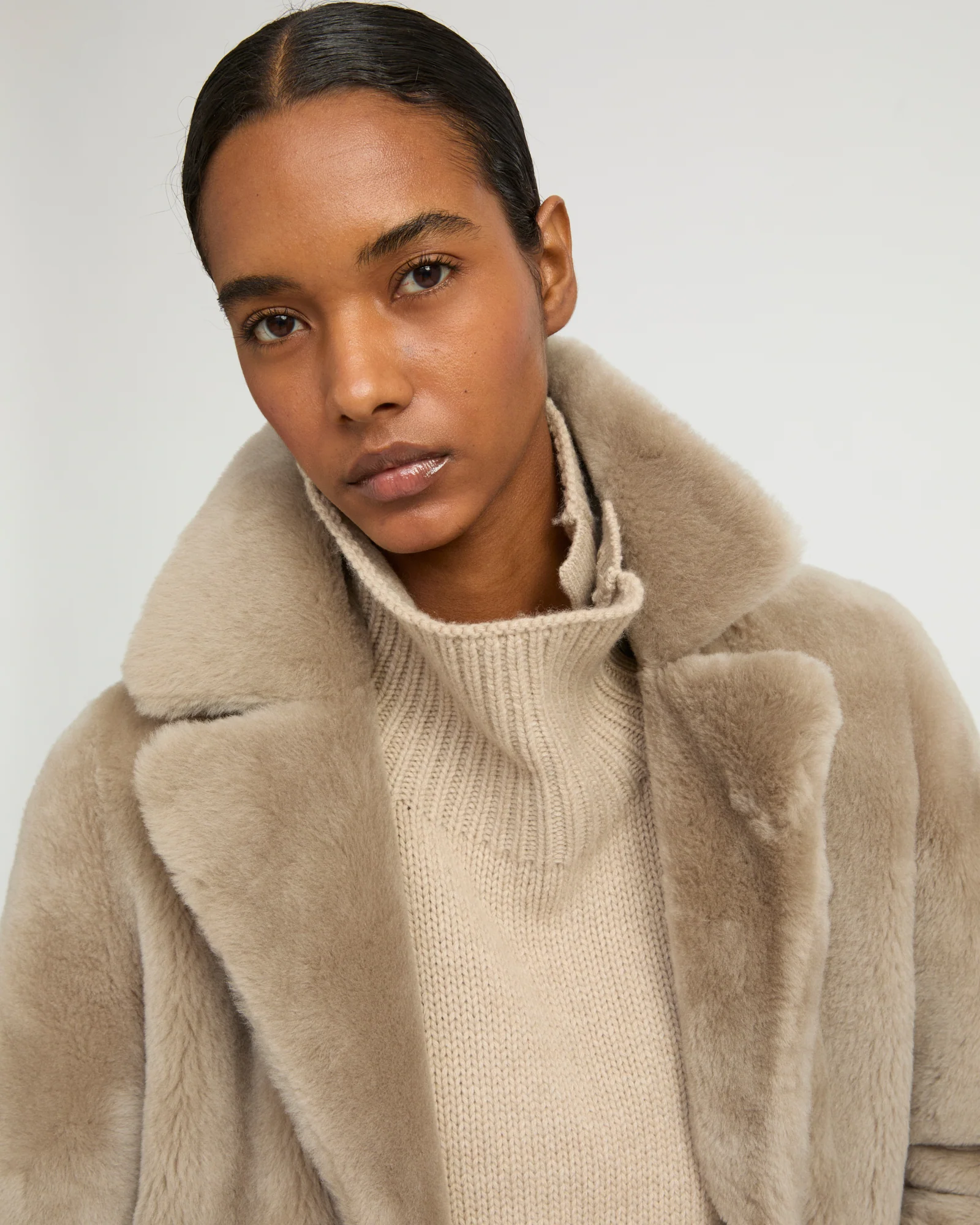 Manteau long ceinturé en peau lainée réversible - Image 3
