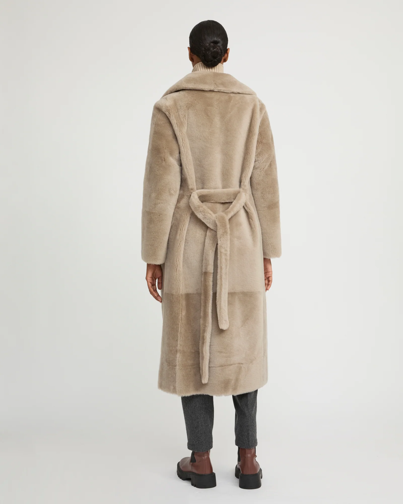 Manteau long ceinturé en peau lainée réversible - Image 5