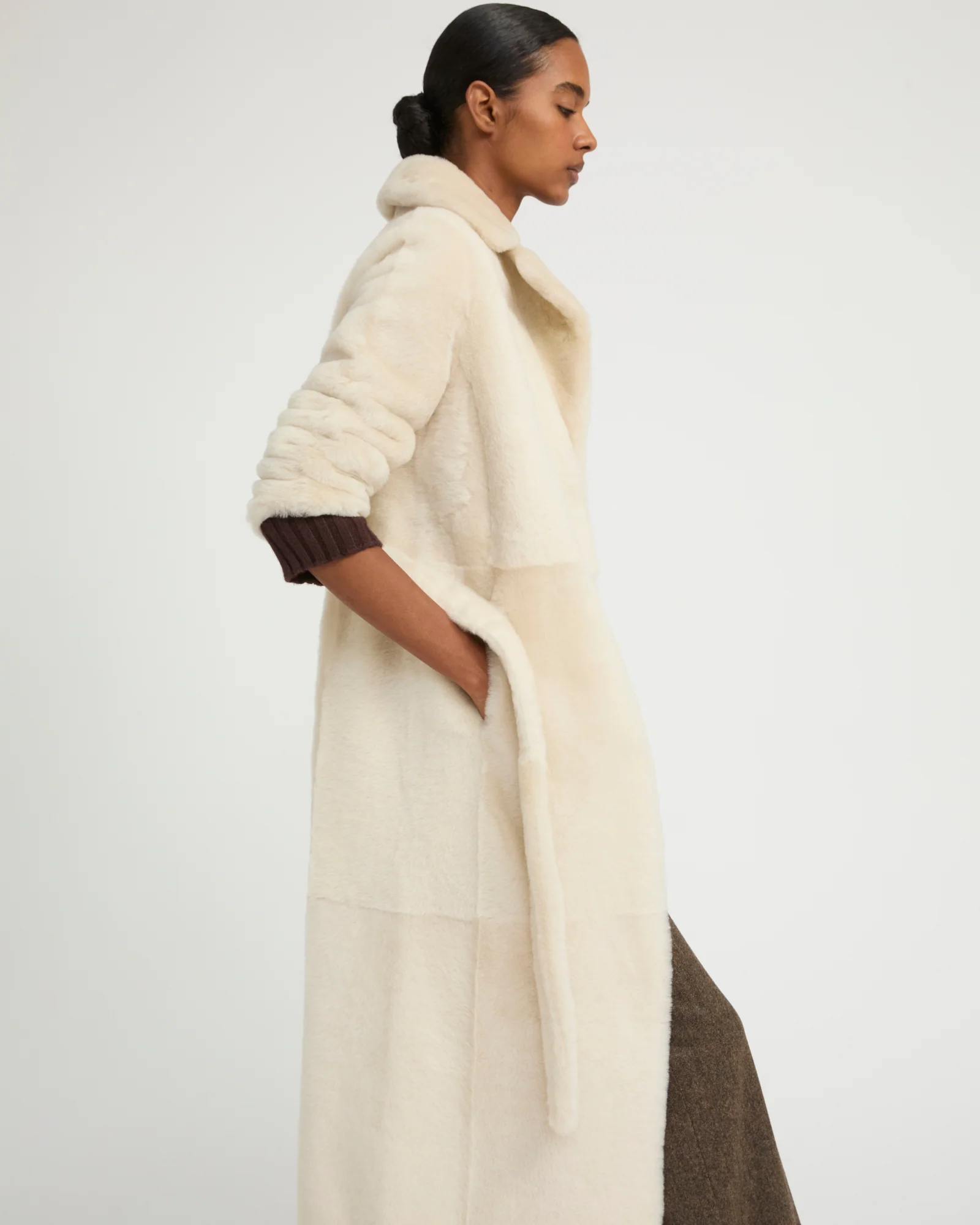 Manteau long ceinturé en peau lainée réversible
