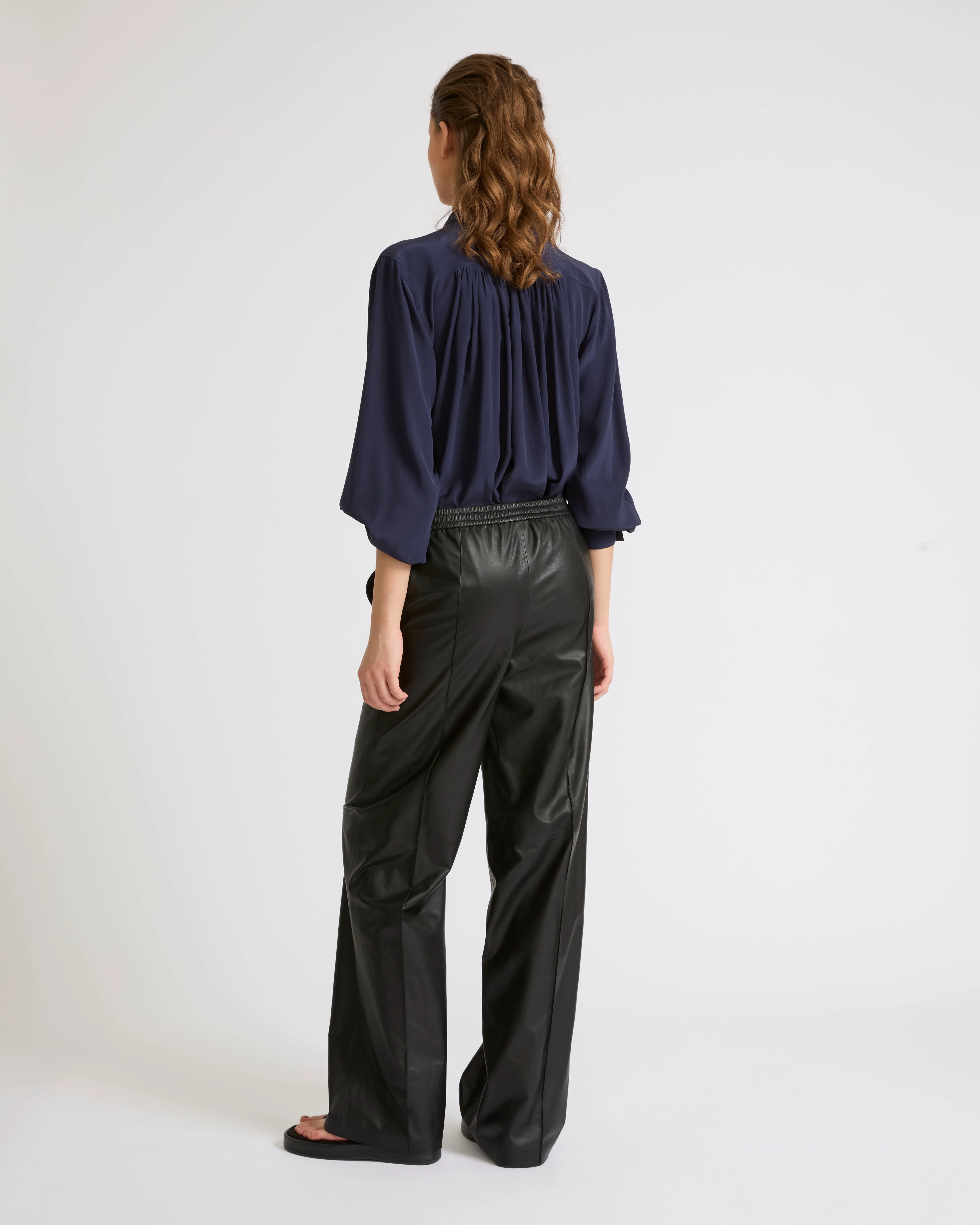Pantalon ample en cuir d'agneau fin - Image 3