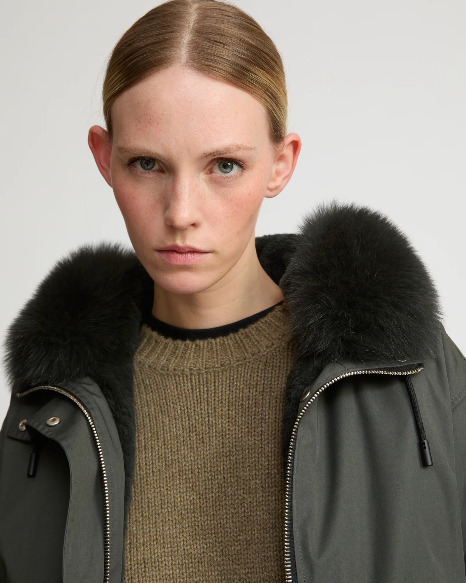 Parka courte en coton imperméable avec fourrure de renard et lapin - Image 3