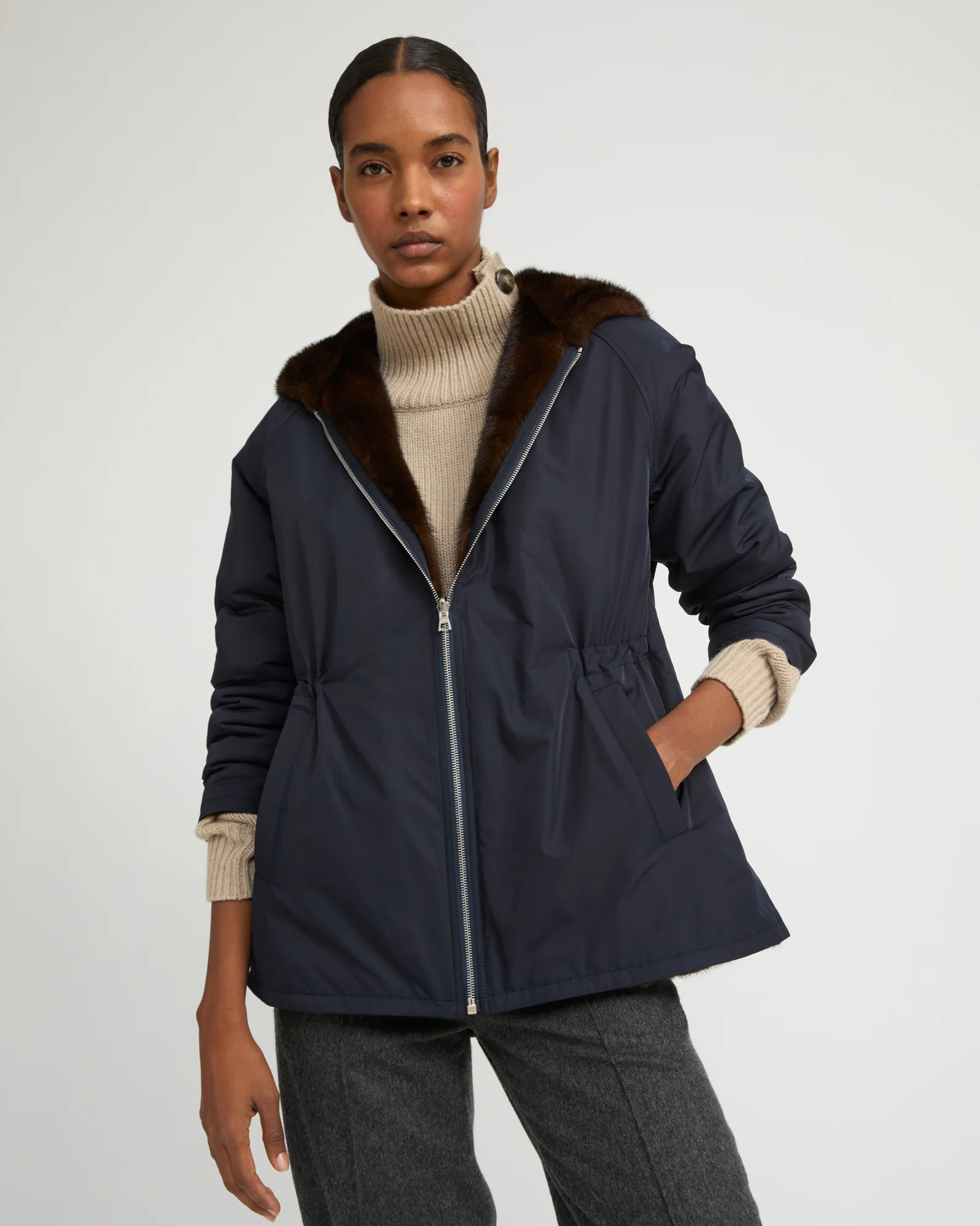 Parka courte en tissu technique réversible déperlant avec fourrure de vison - Image 3