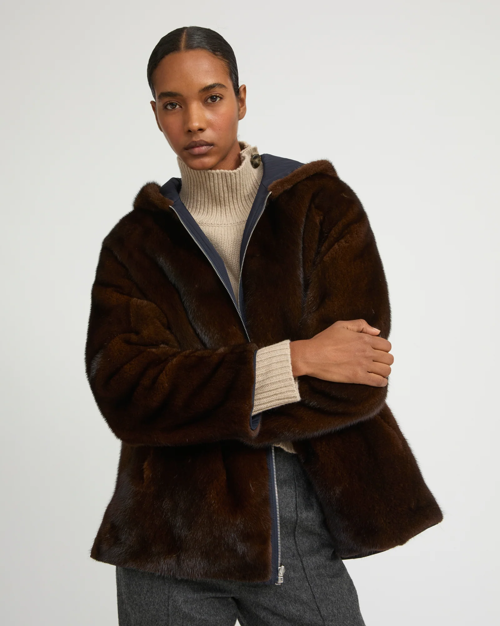 Parka courte en tissu technique réversible déperlant avec fourrure de vison - Image 4