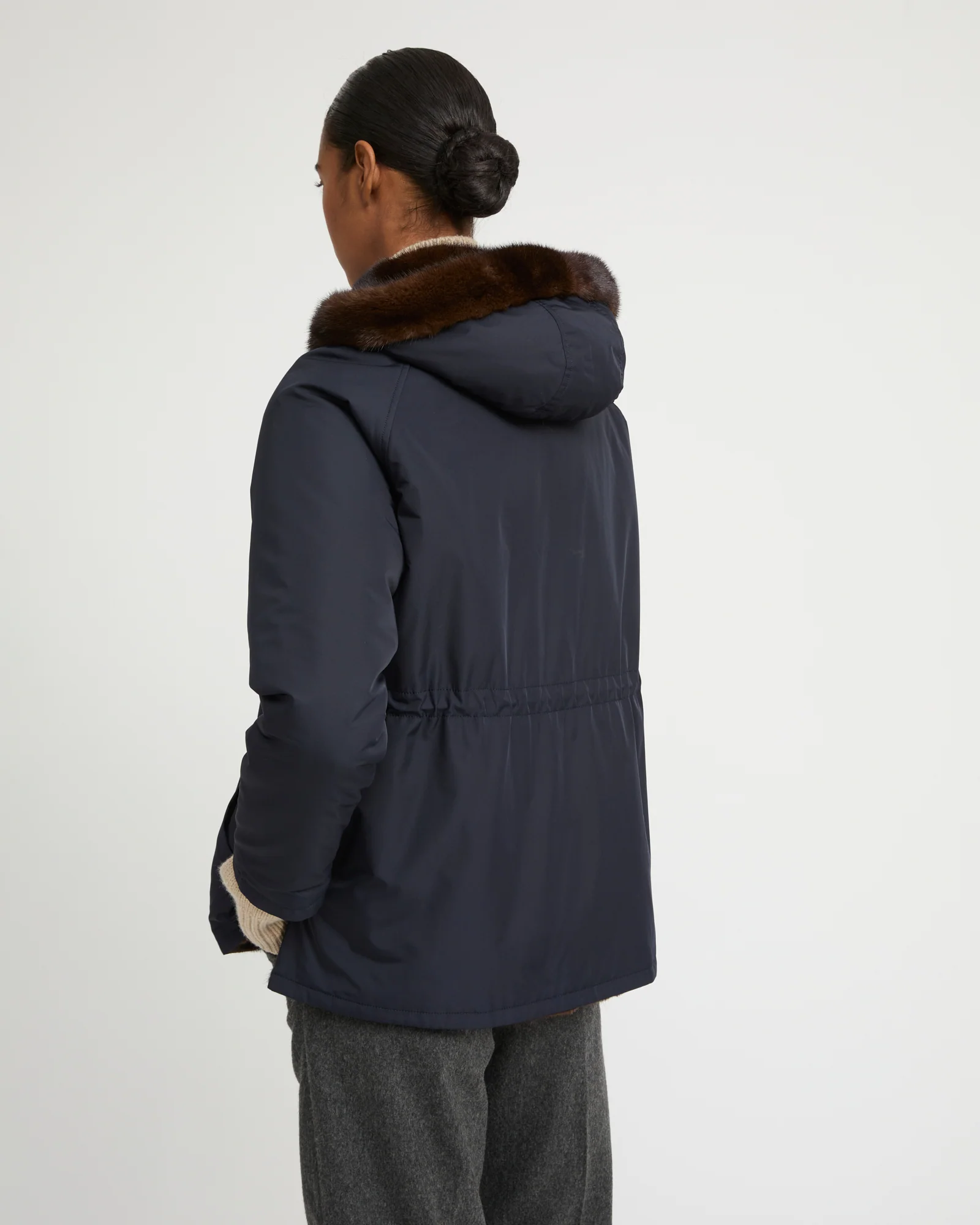 Parka courte en tissu technique réversible déperlant avec fourrure de vison - Image 5