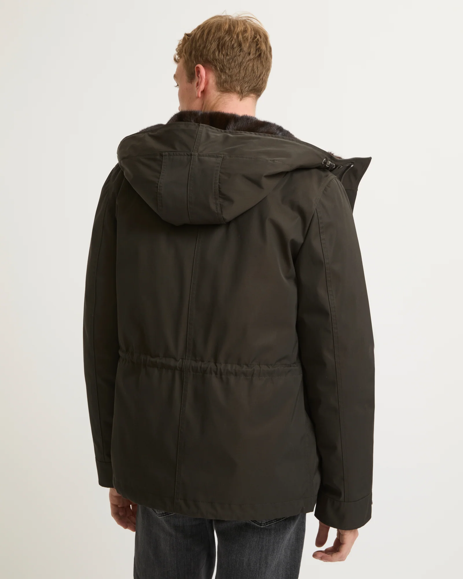 Parka fittée en gabardine technique imperméable et fourrure de vison - Image 5
