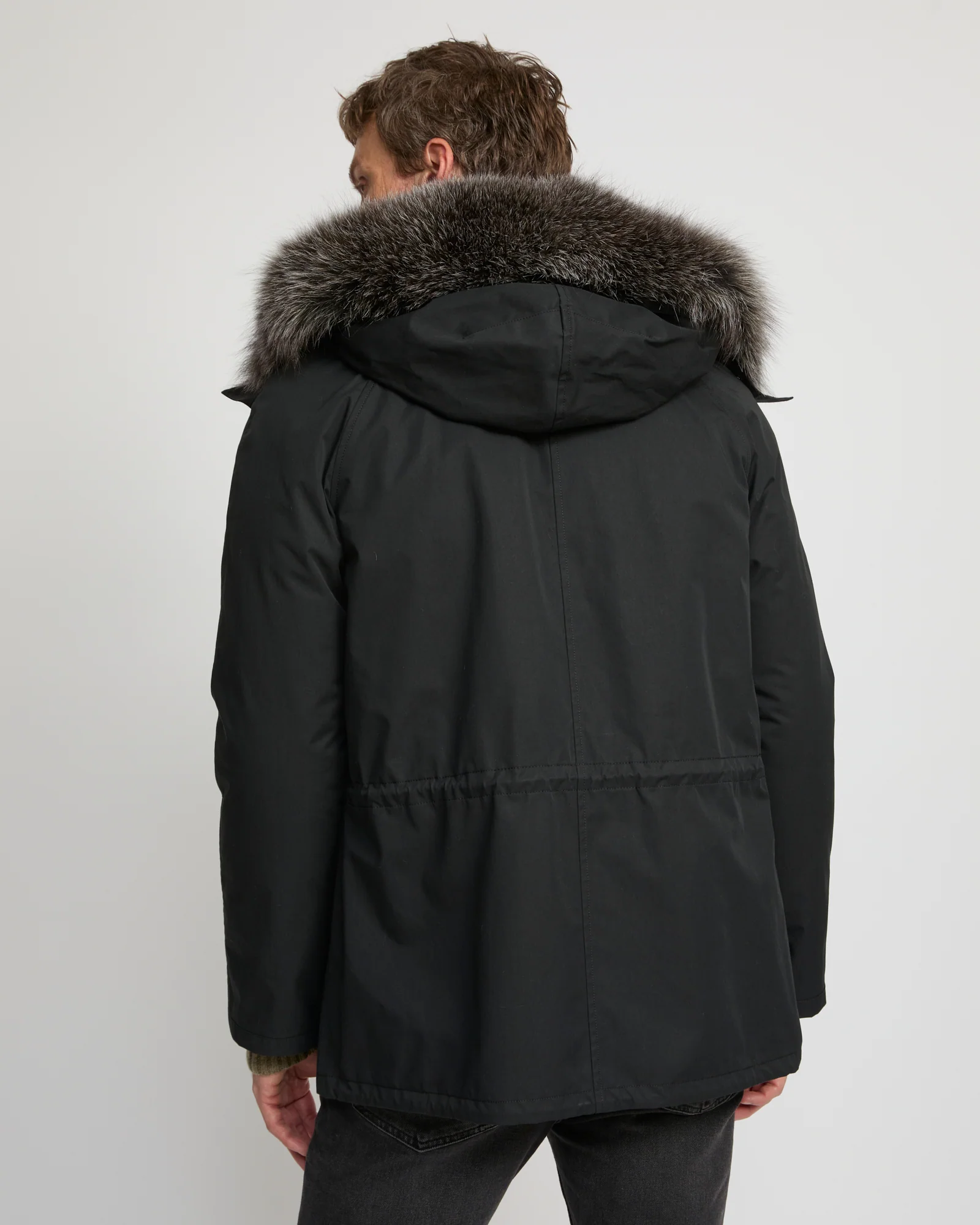 Parka iconique courte en coton mélangé imperméable avec fourrure de renard et lapin - Image 4