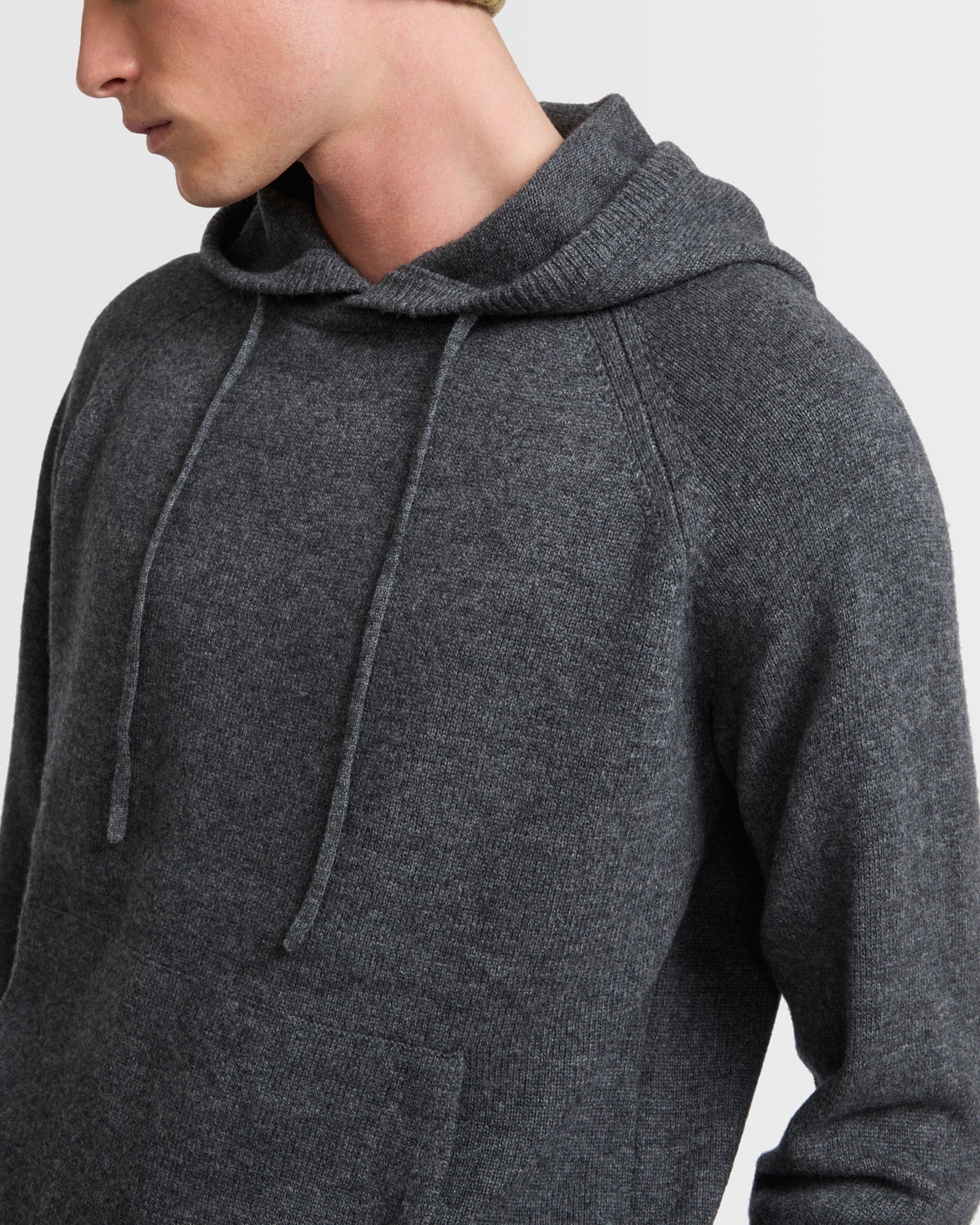 Pull à capuche en lainage cachemire - Image 2
