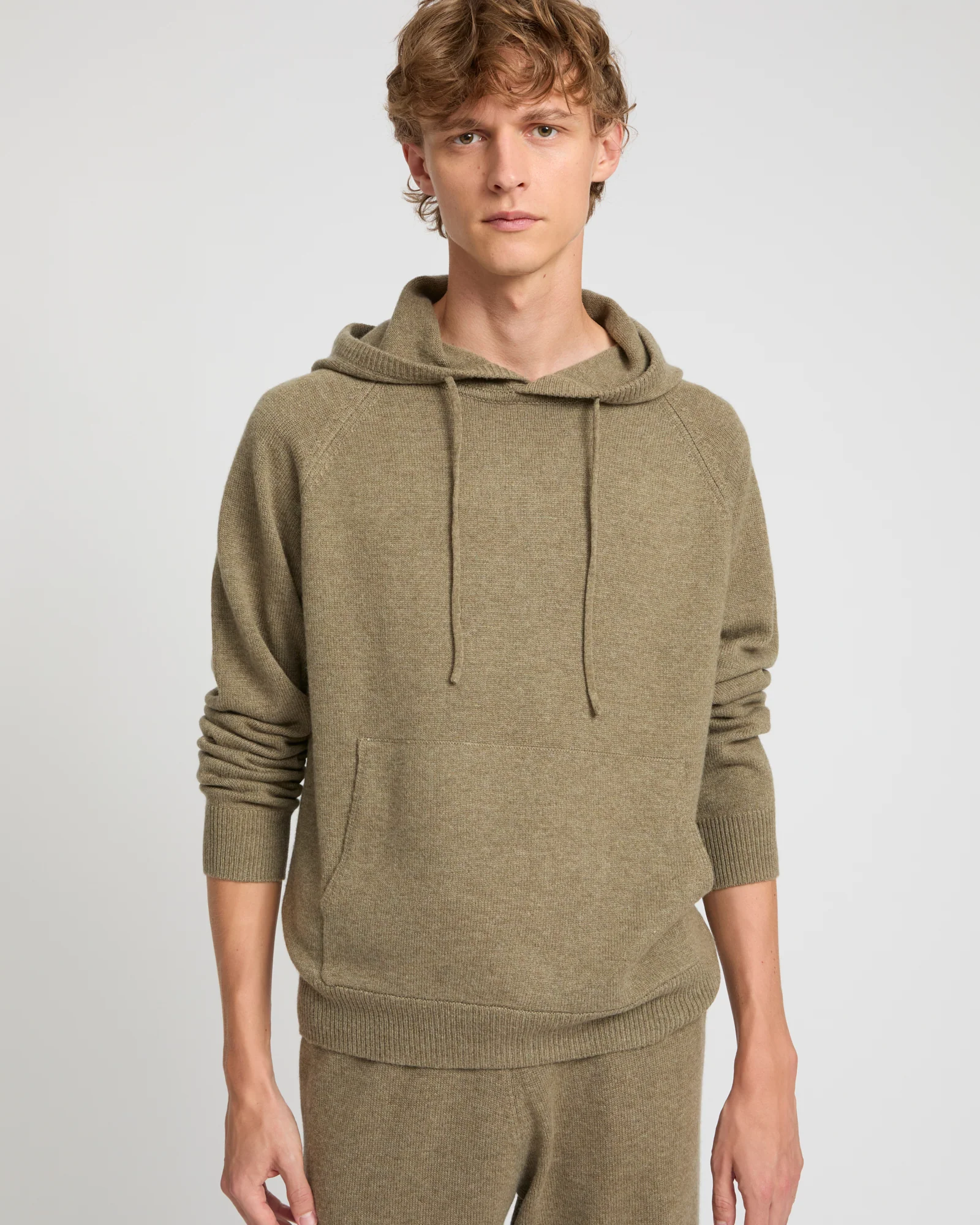 Pull à capuche en lainage cachemire - Image 3