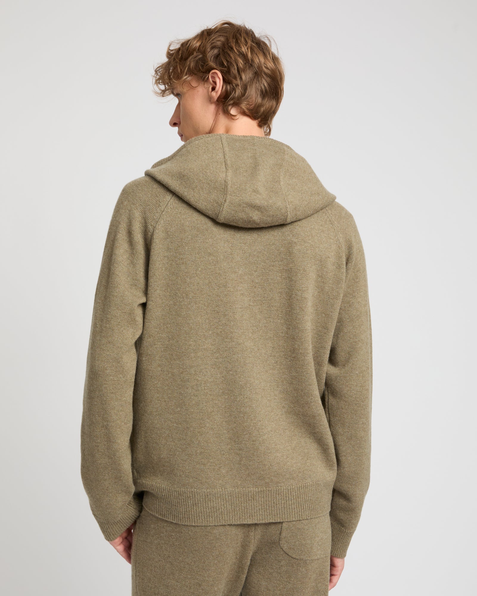 Pull à capuche en lainage cachemire - Image 4