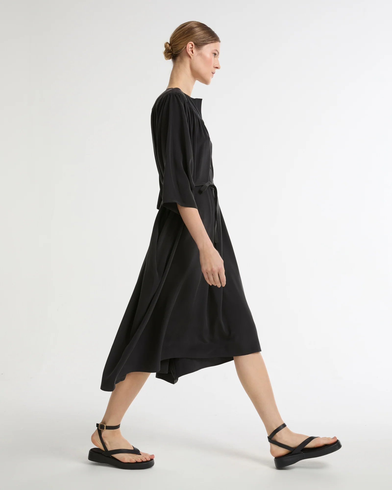 Robe en crêpe de soie légère - Image 3