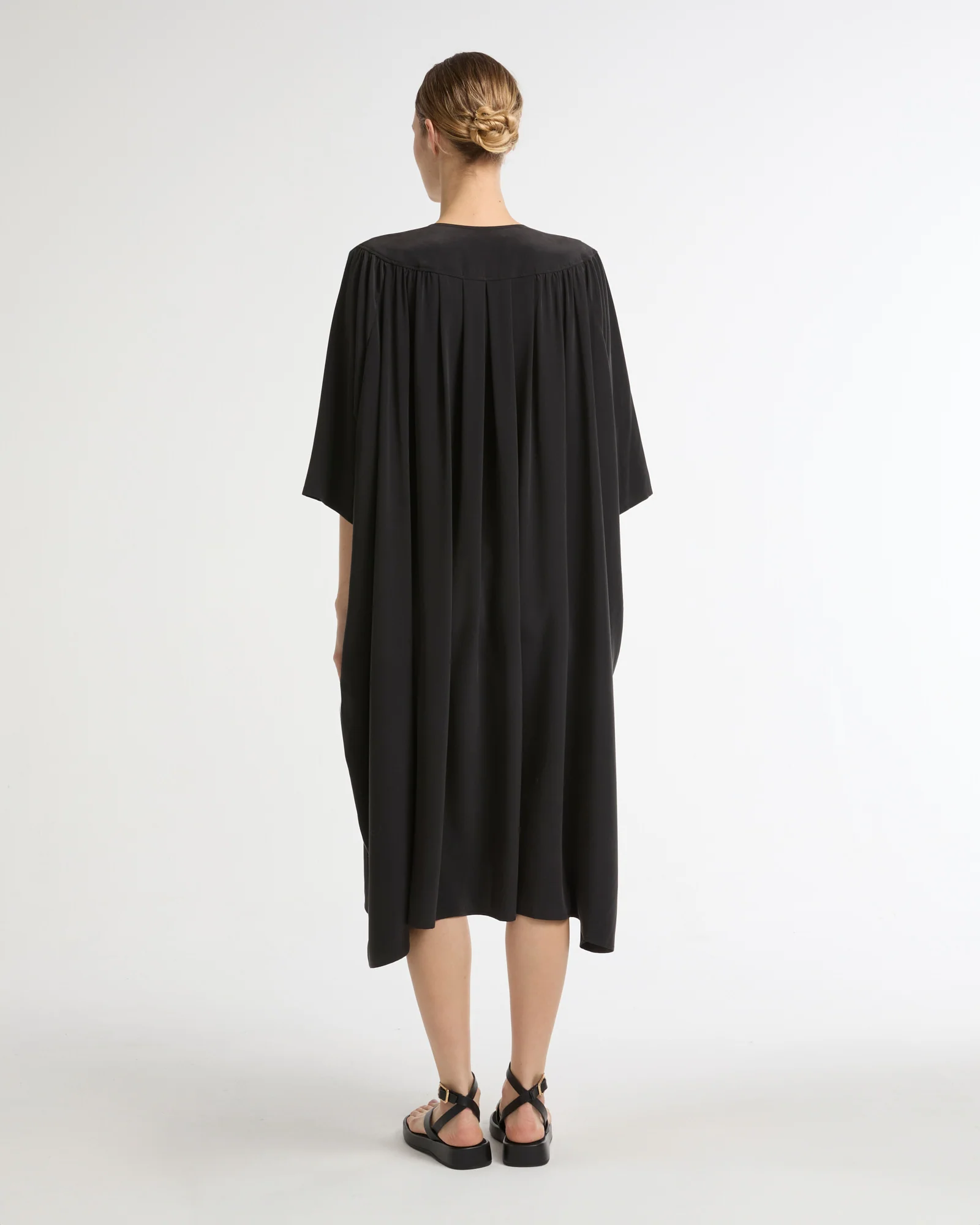 Robe en crêpe de soie légère - Image 4