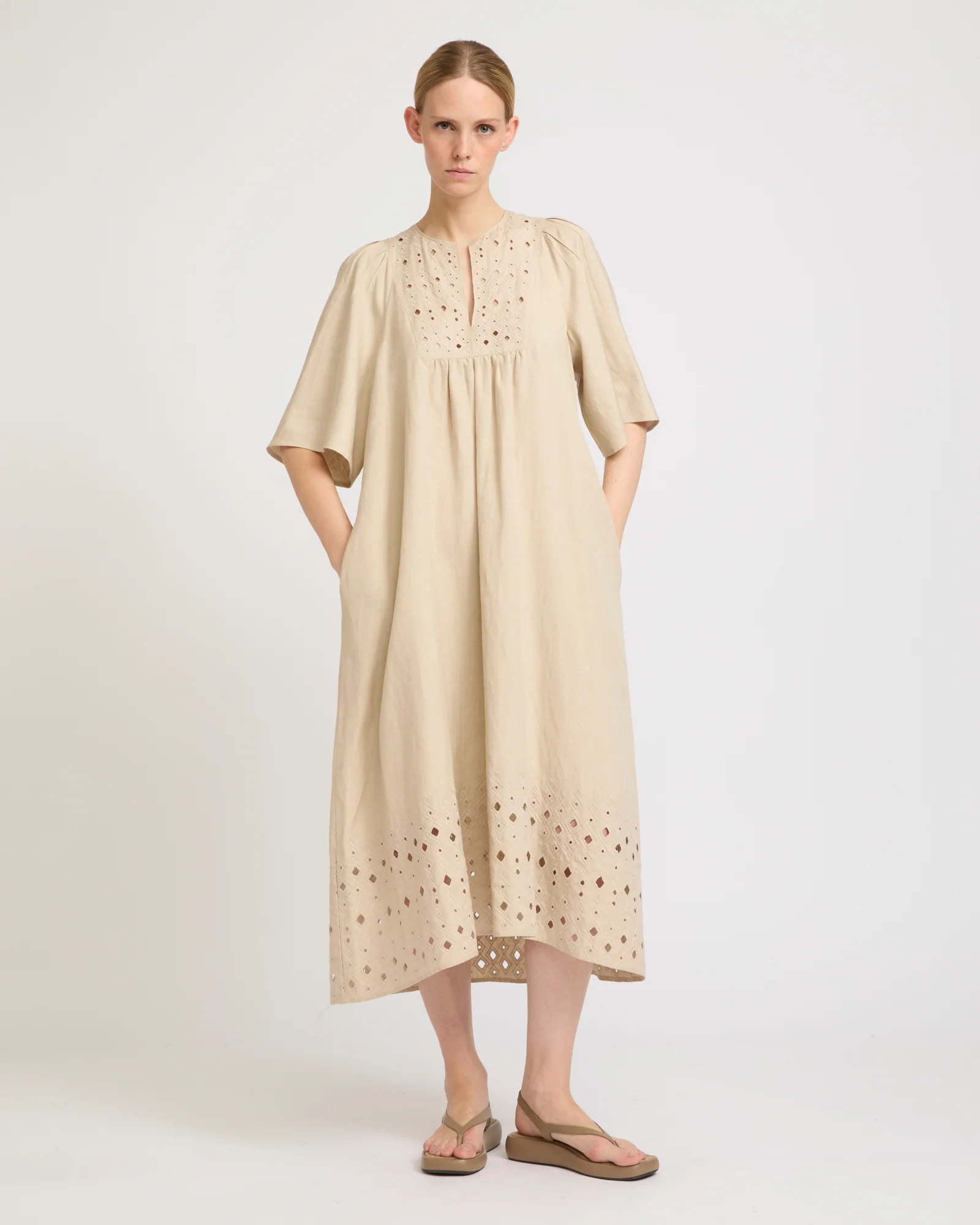 Robe fluide en lin brodé - Image 3