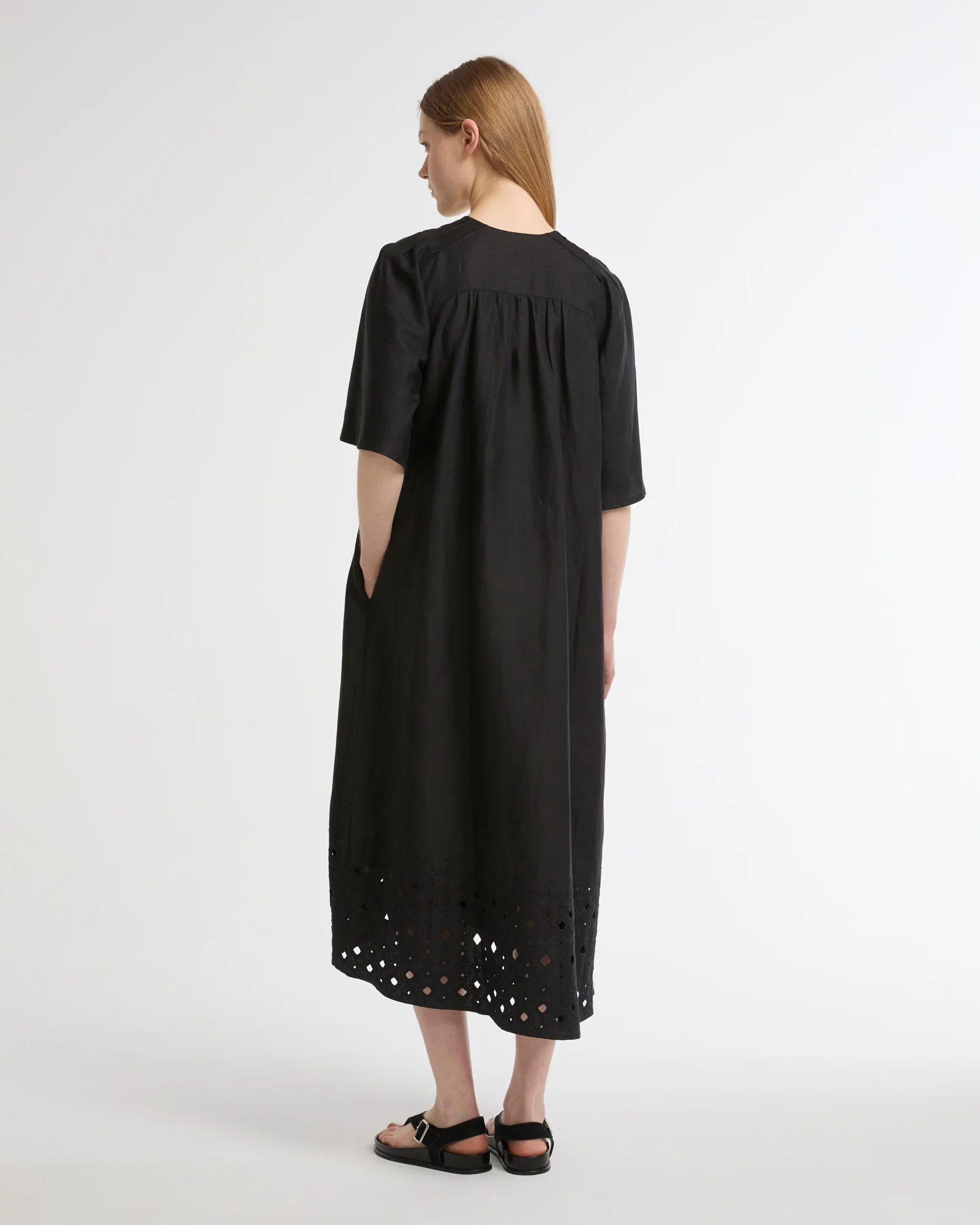 Robe fluide en lin brodé - Image 4
