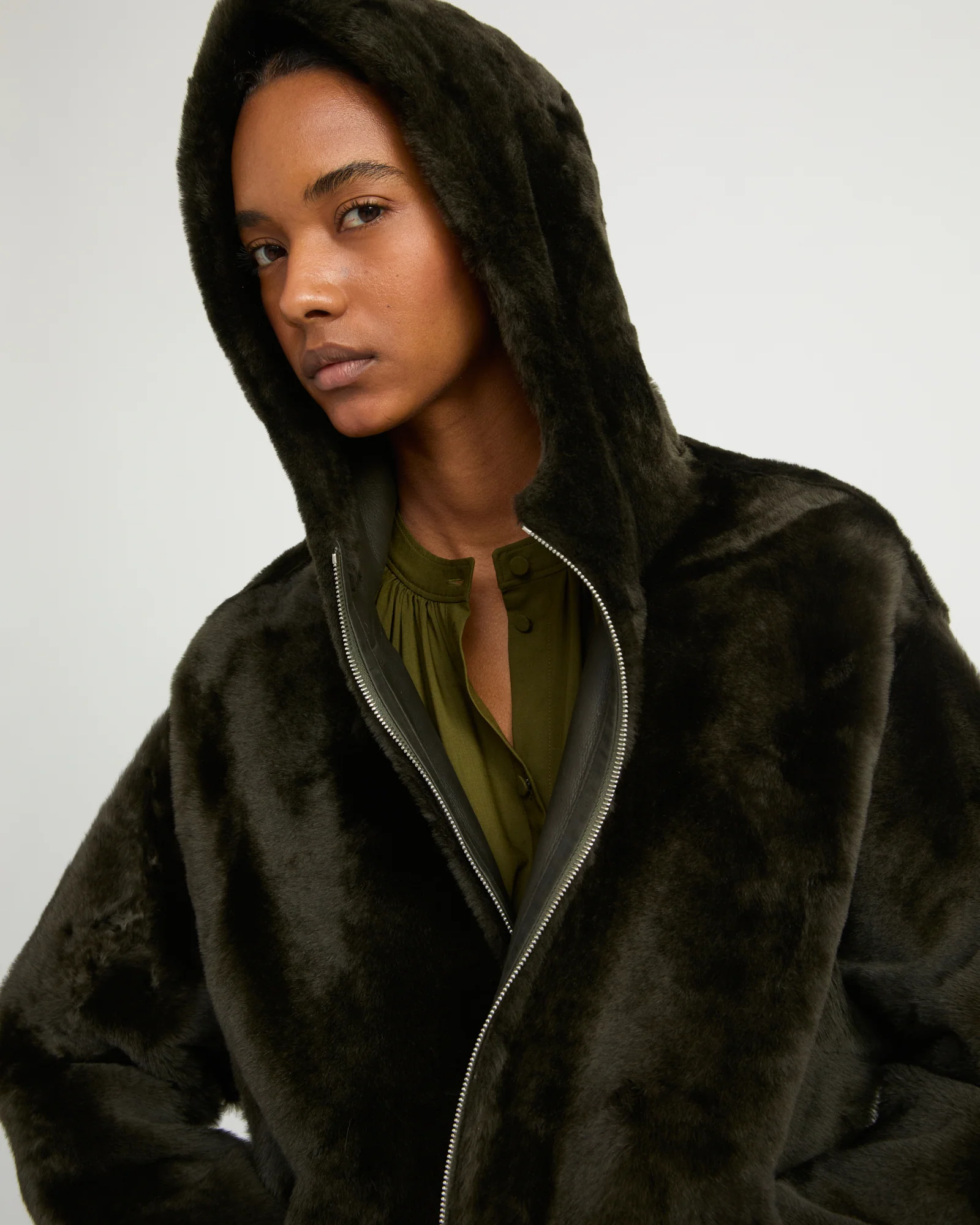 Veste à capuche en peau lainée - Image 3