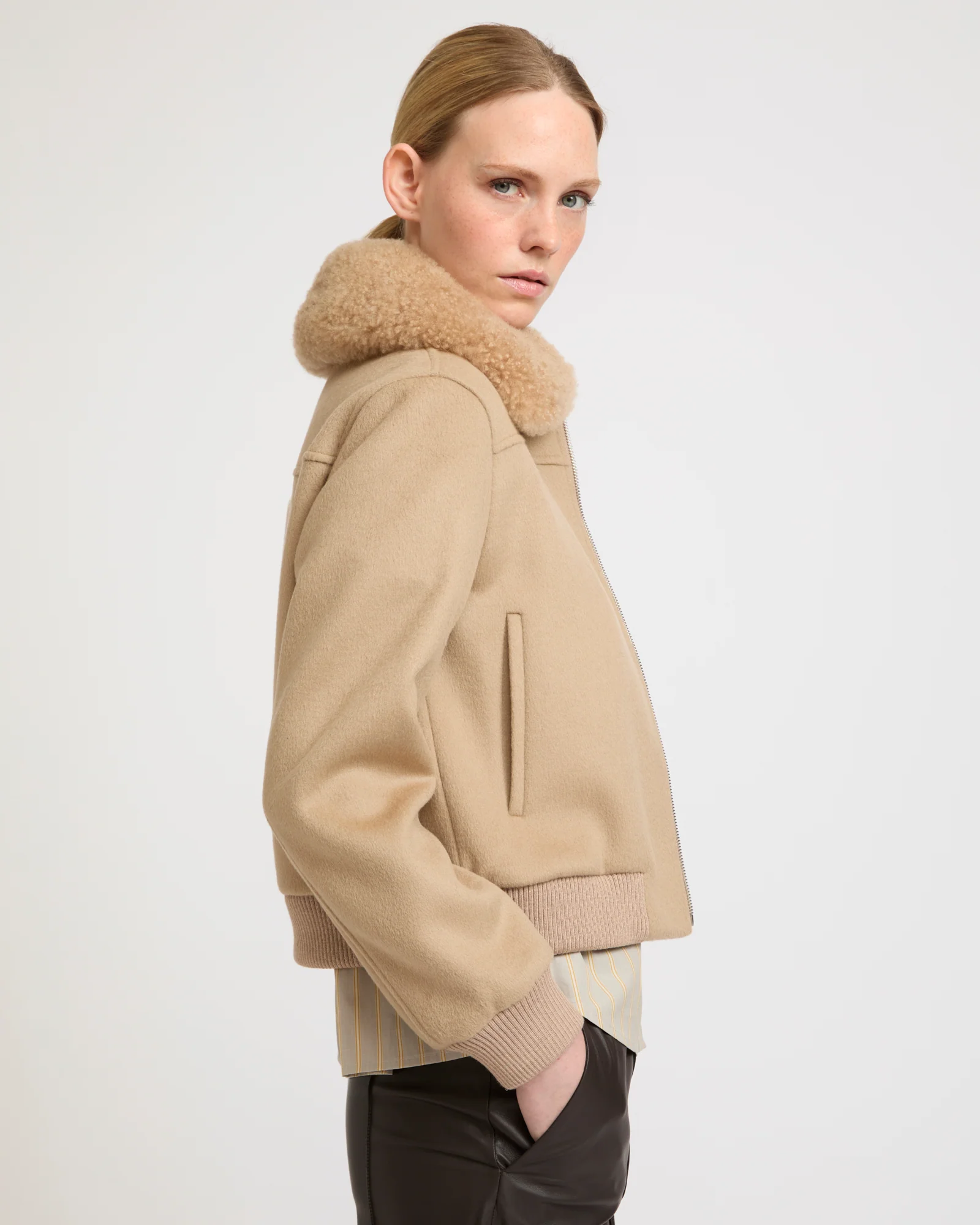 Veste bomber en lainage cachemire avec col amovible en agneau long poil - Image 2