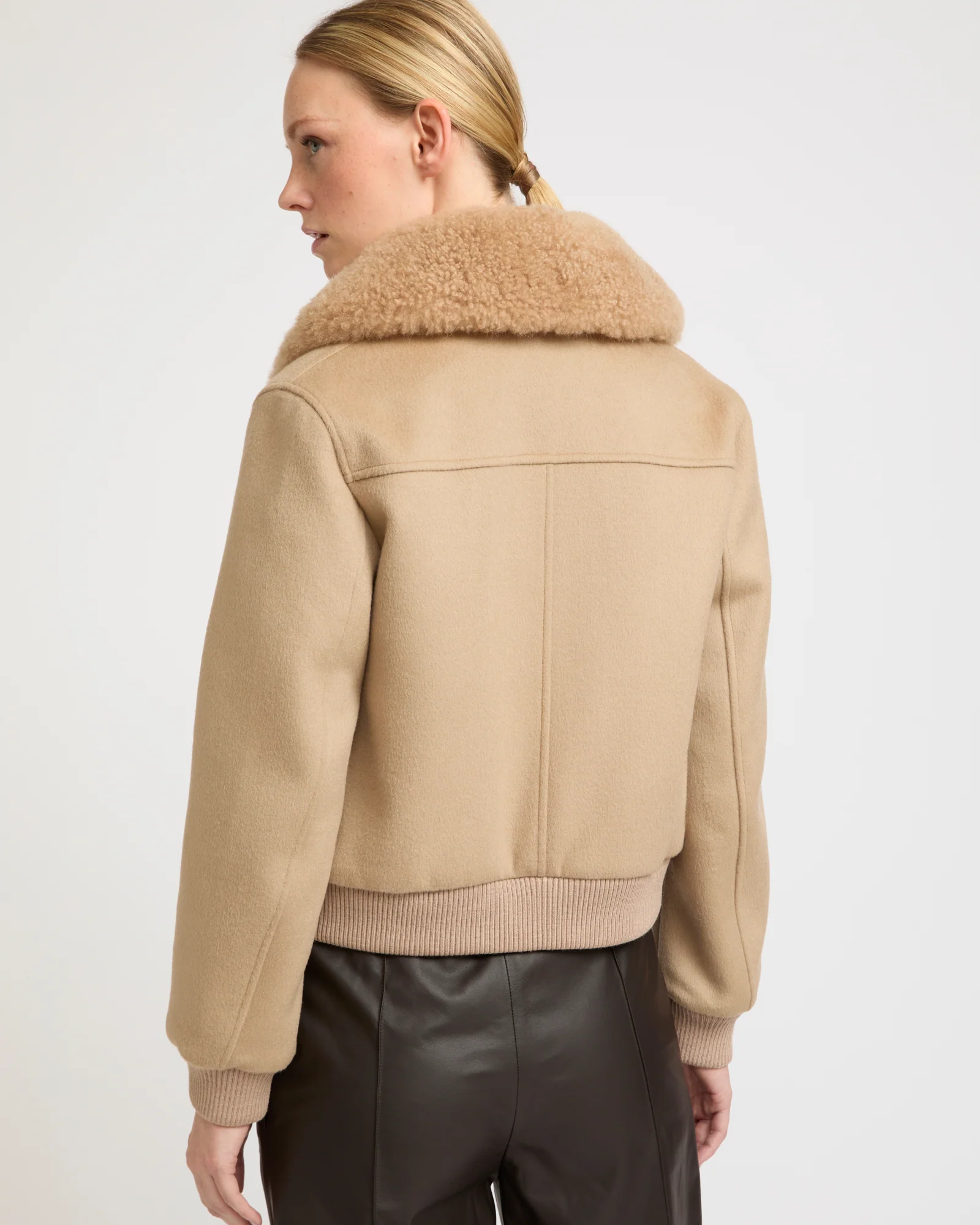 Veste bomber en lainage cachemire avec col amovible en agneau long poil - Image 4