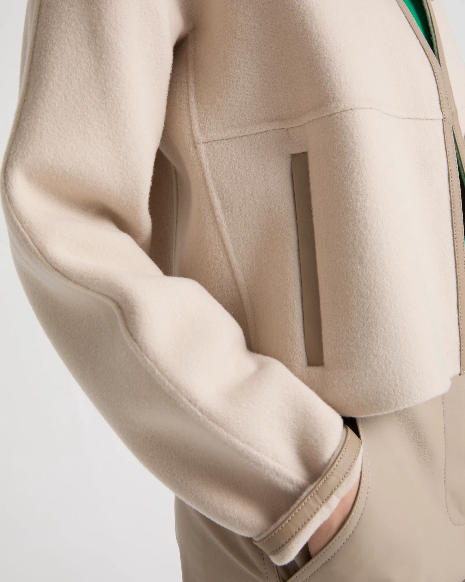 Petite veste en lainage cachemire - Image 3