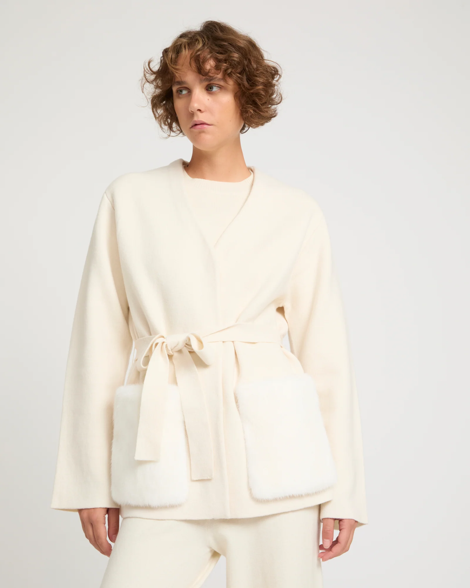 Veste ceinturée en maille et fourrure de vison - Image 2