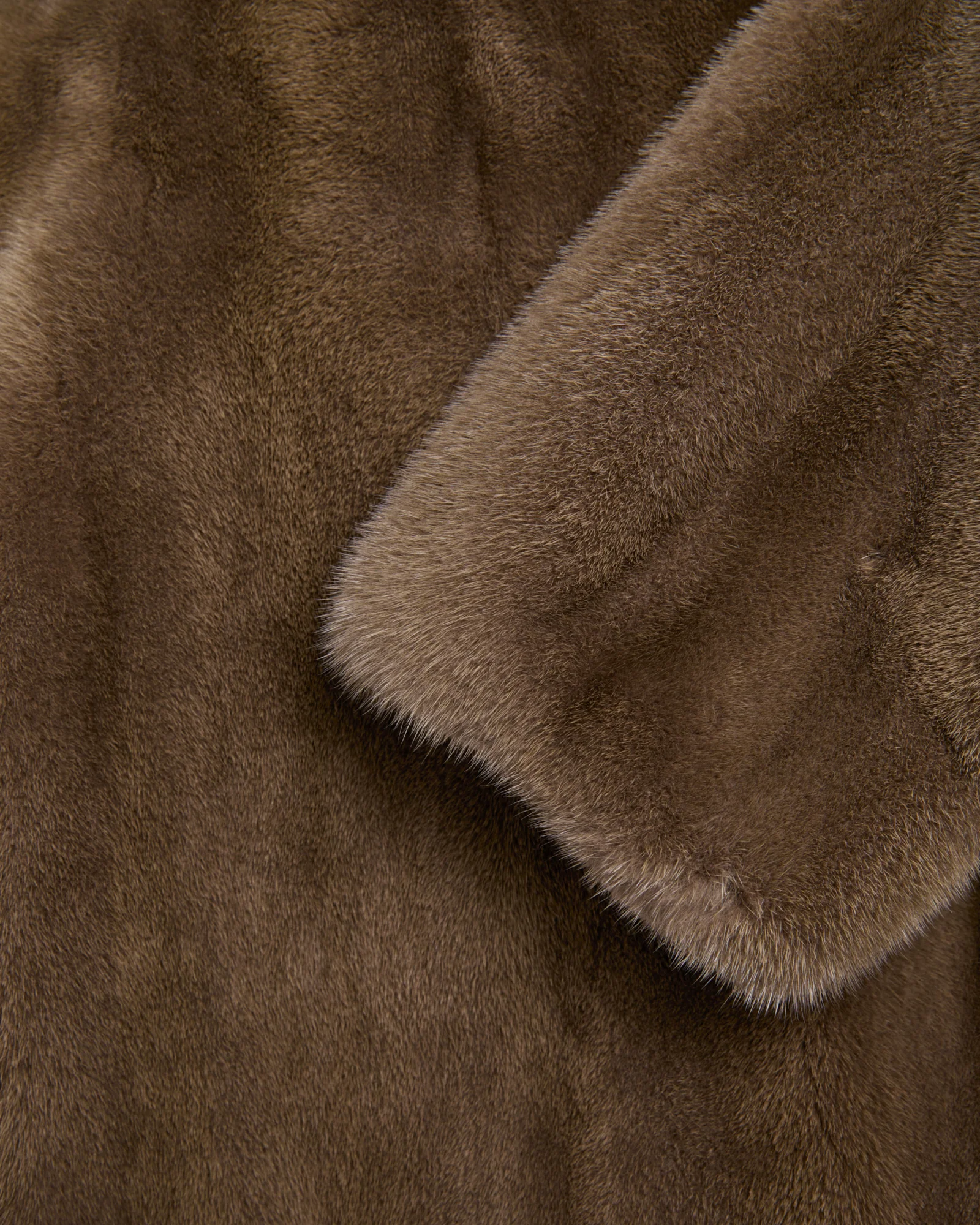 Veste courte en fourrure de vison à poils longs - Image 8