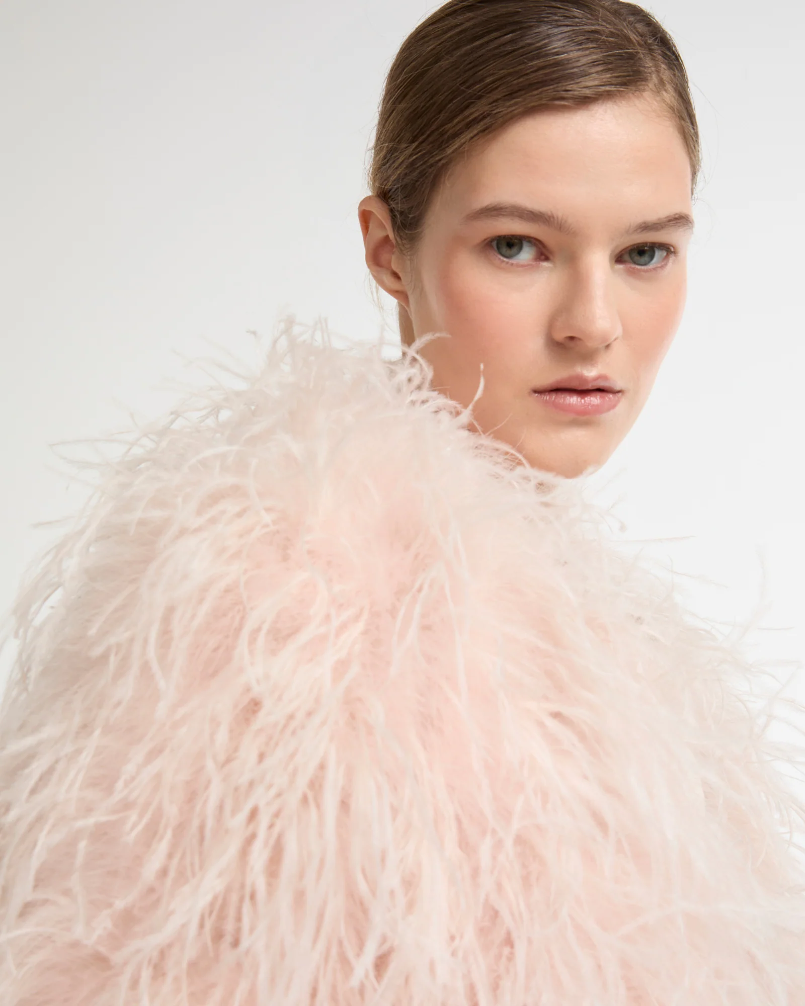 Veste courte en plumes d'autruche - Image 4
