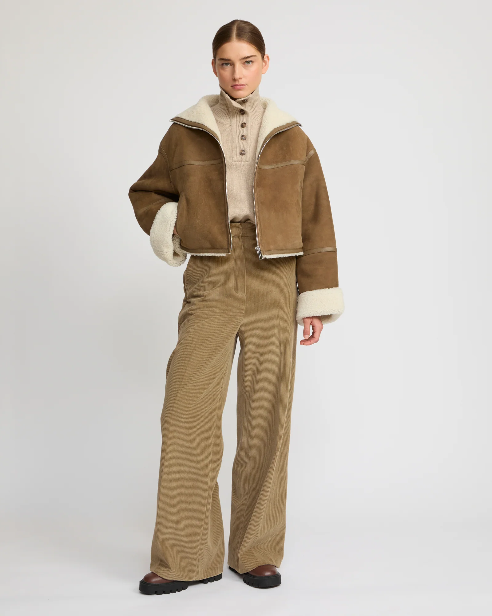 Veste croppée en agneau Mérinos suède - Image 3
