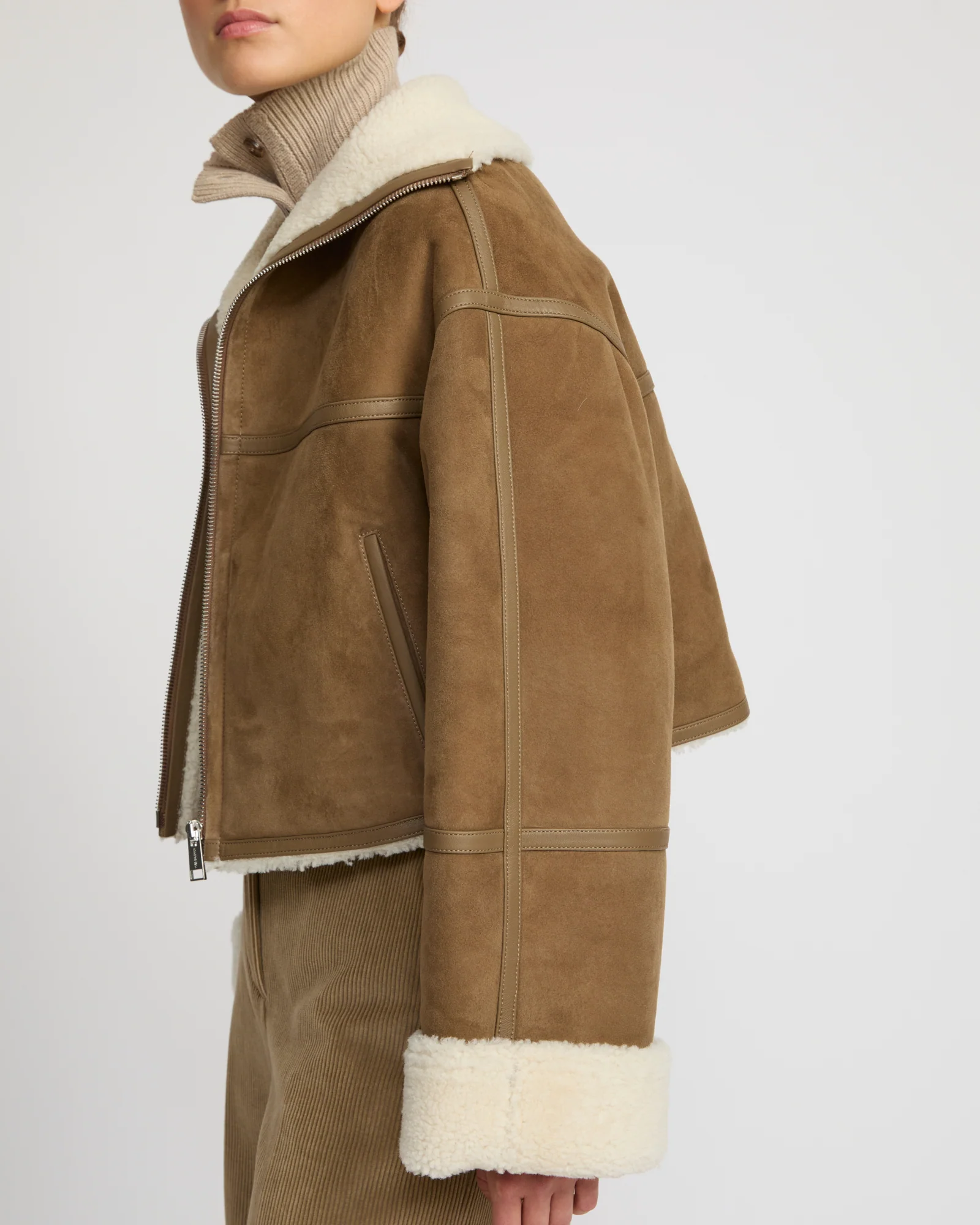 Veste croppée en agneau Mérinos suède - Image 5