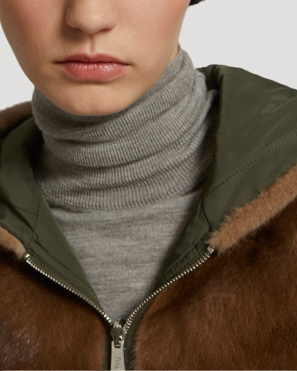 Parka à capuche en tissu technique réversible et fourrure de vison - Image 3